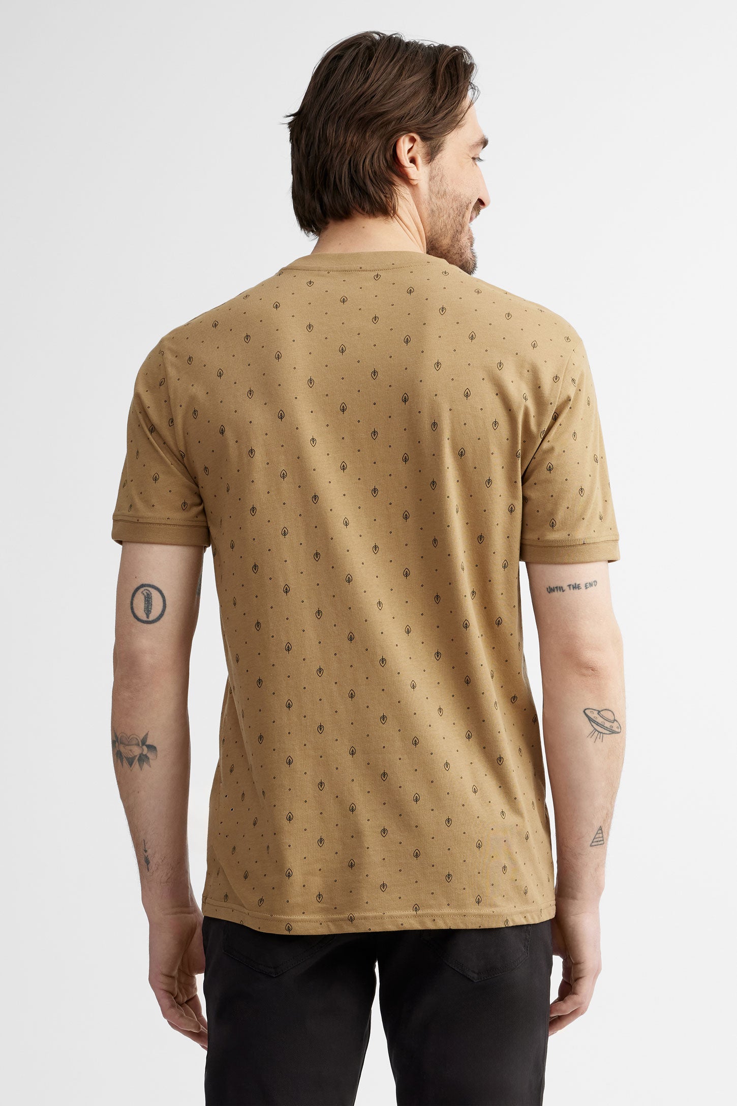 T-shirt à poche imprimé coton, 2/30$ - Homme && BRUN/MULTI