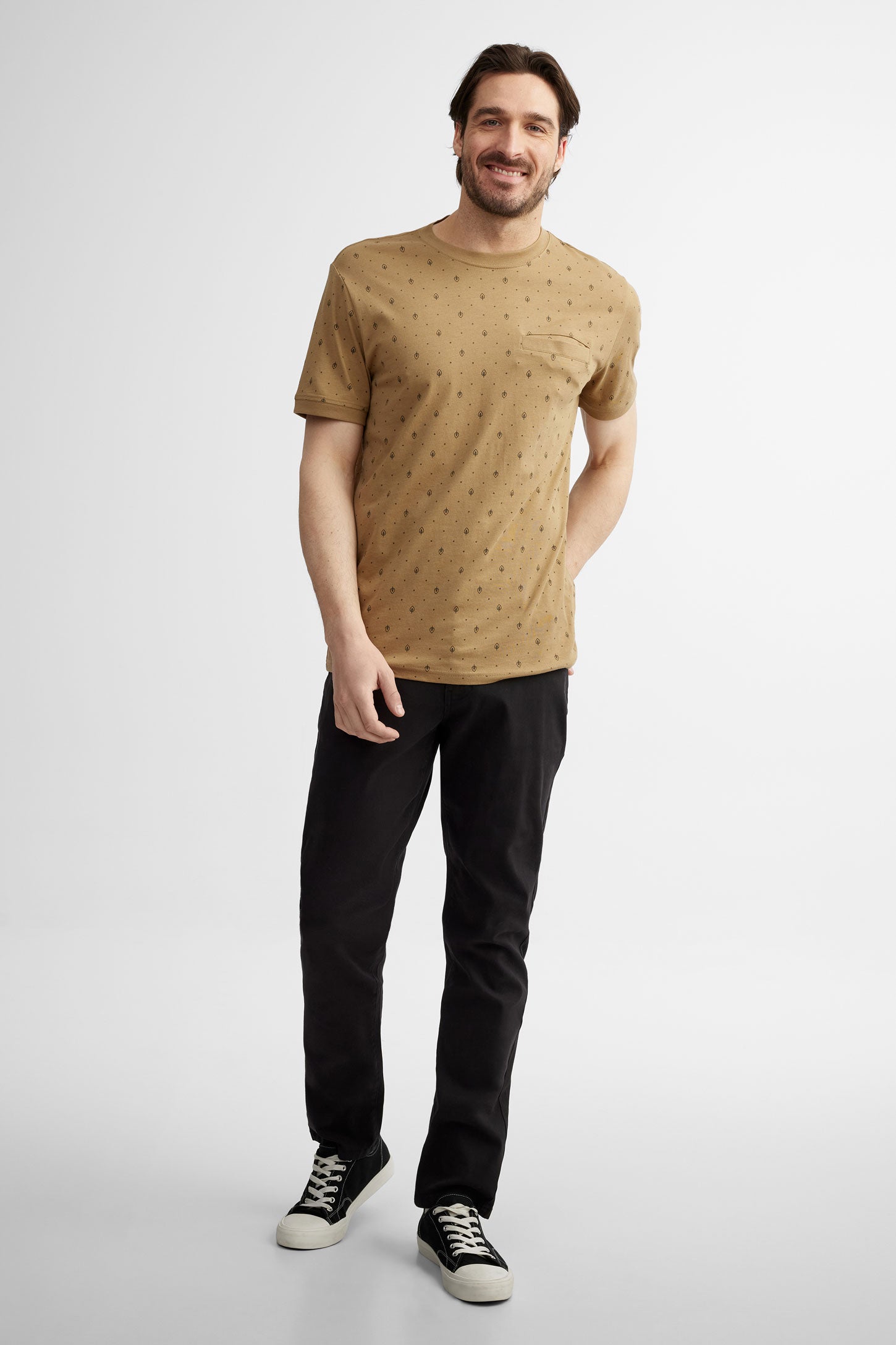 T-shirt à poche imprimé coton, 2/30$ - Homme && BRUN/MULTI