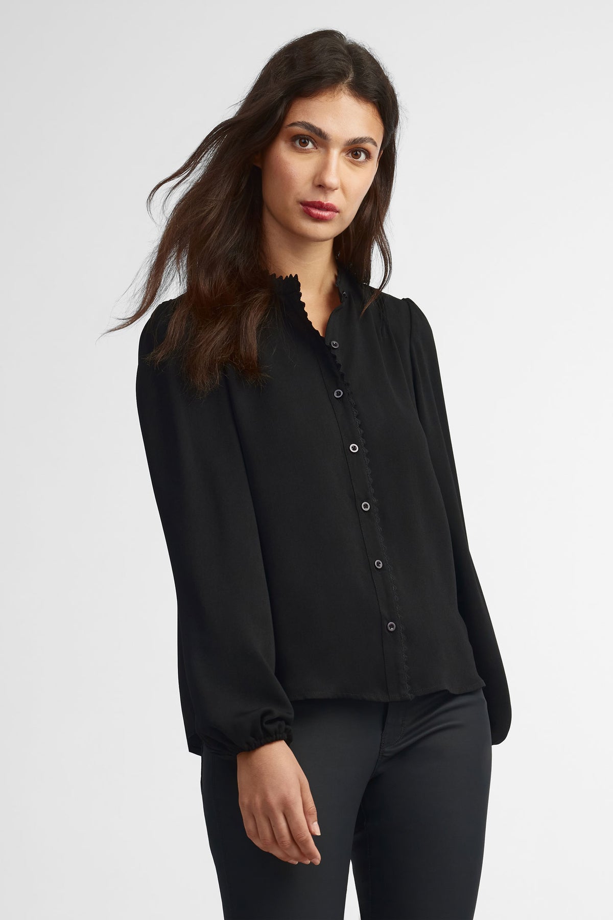 CUPSHE Justaucorps en dentelle pour femmes avec col en V plongeant, manches longues, bordure, blouse à fond froncé pour soirée, Noir , XS CUPSHE Justaucorps en dentelle pour femmes avec col en V plongeant, manches longues, bordure, blouse à fond froncé pour soirée, Noir , XS