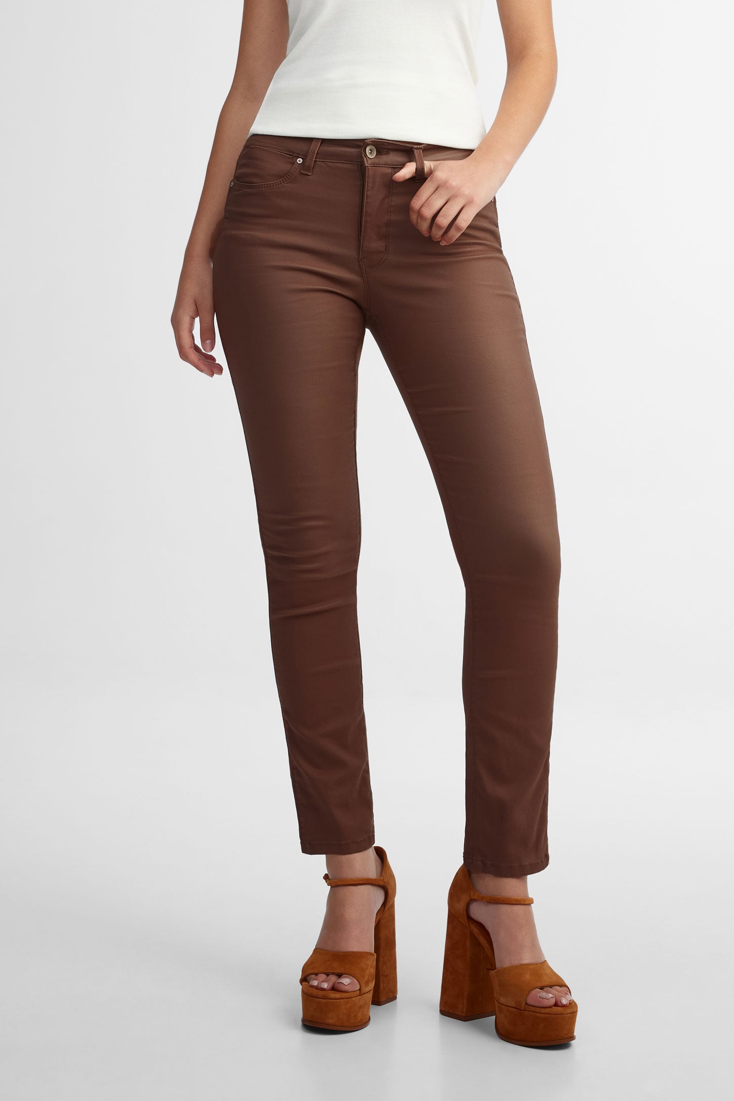 Jeans taille mi-haute coupe ajustée - Femme && BRUN