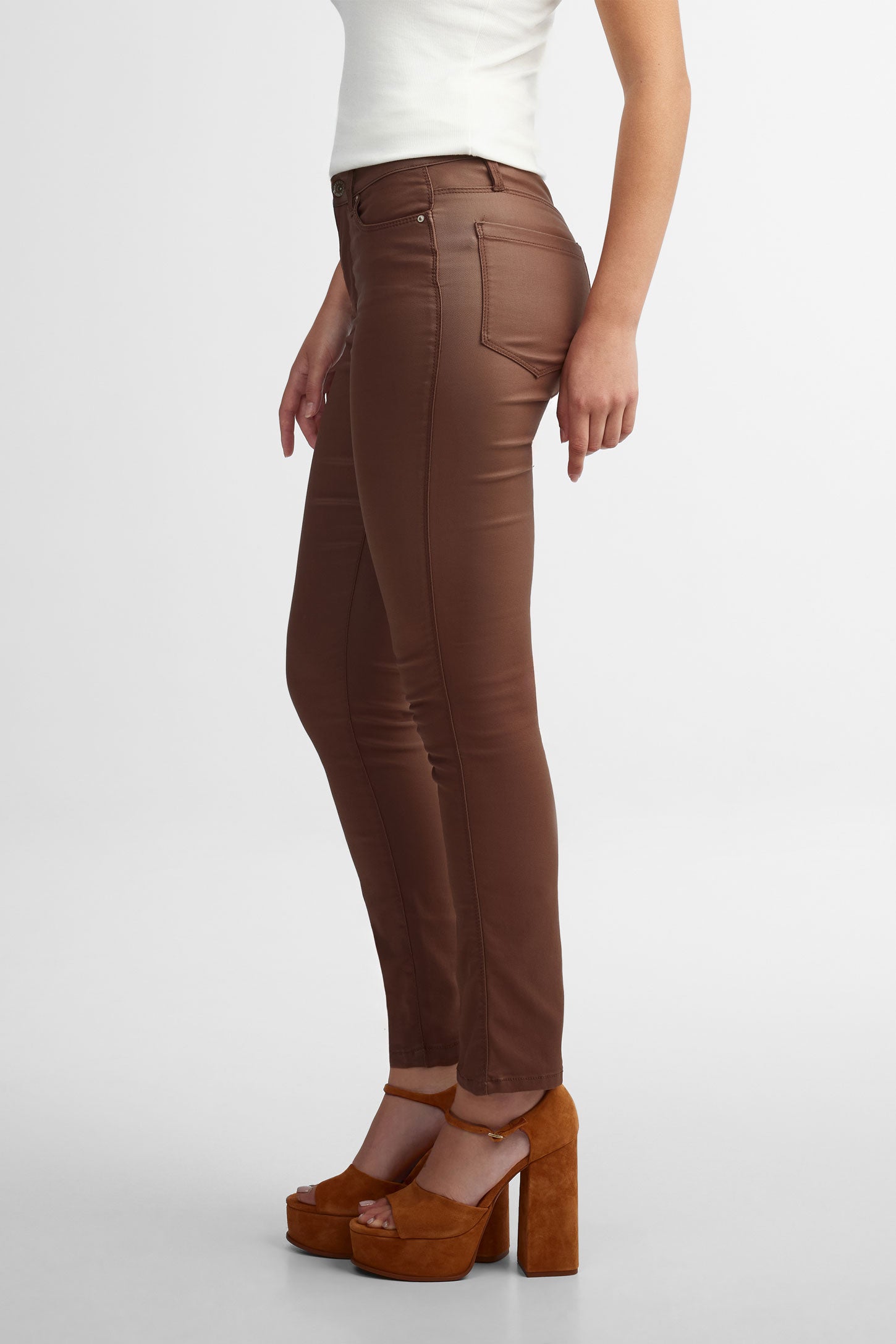 Jeans taille mi-haute coupe ajustée - Femme && BRUN