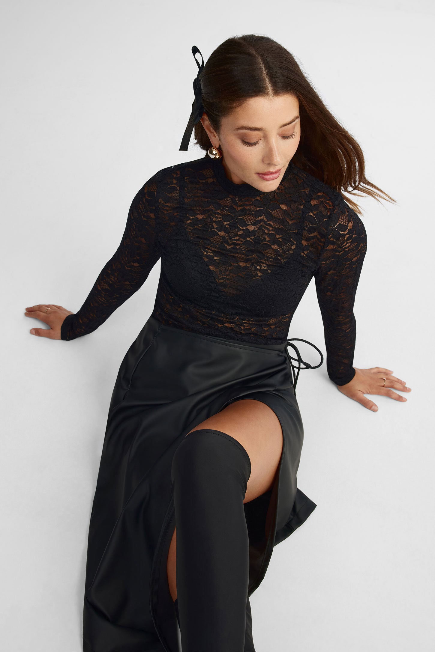 Chandail col montant en dentelle - Femme && NOIR