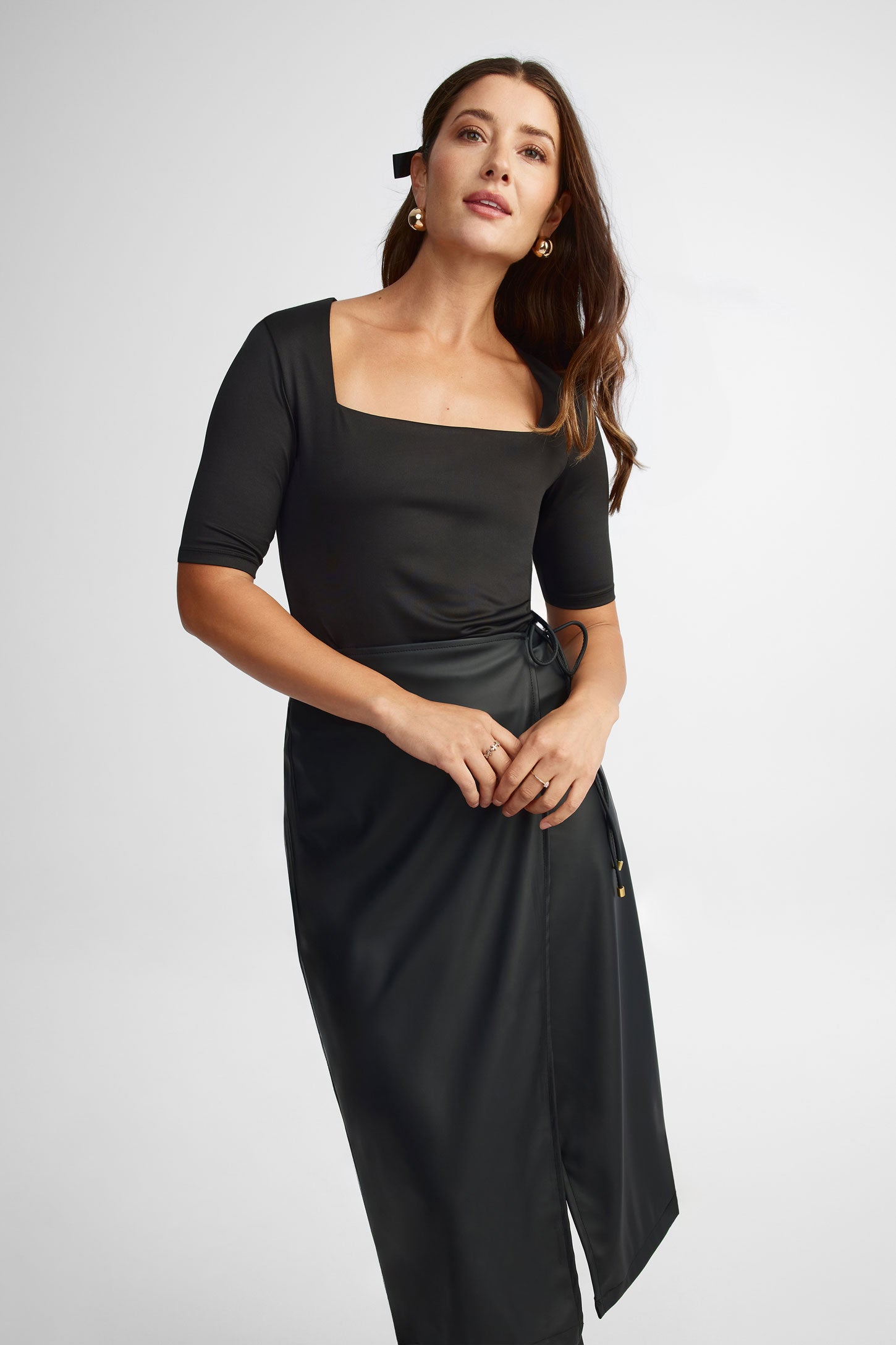 Chandail col carré coupe ajustée - Femme && NOIR