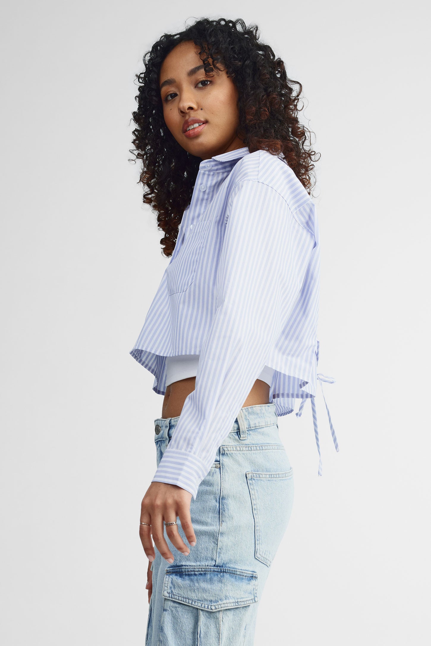 Chemise écourtée rayée en coton - Femme && BLEU MULTI
