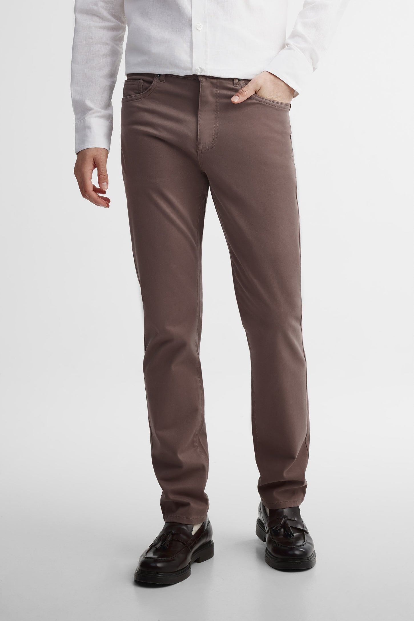 Pantalon jambe fuselée en twill - Homme && BRUN