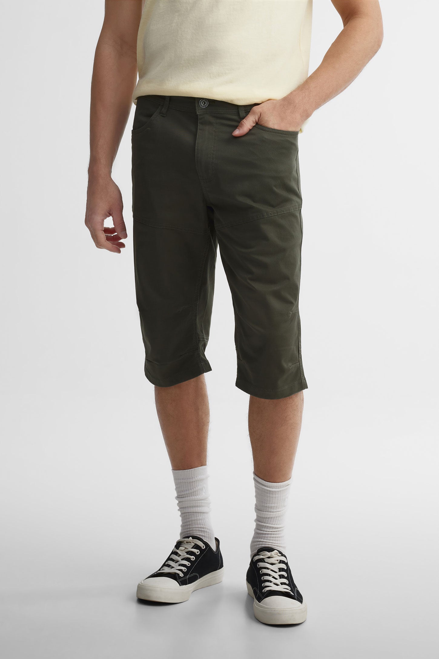Bermuda coupe droite en twill - Homme && OLIVE