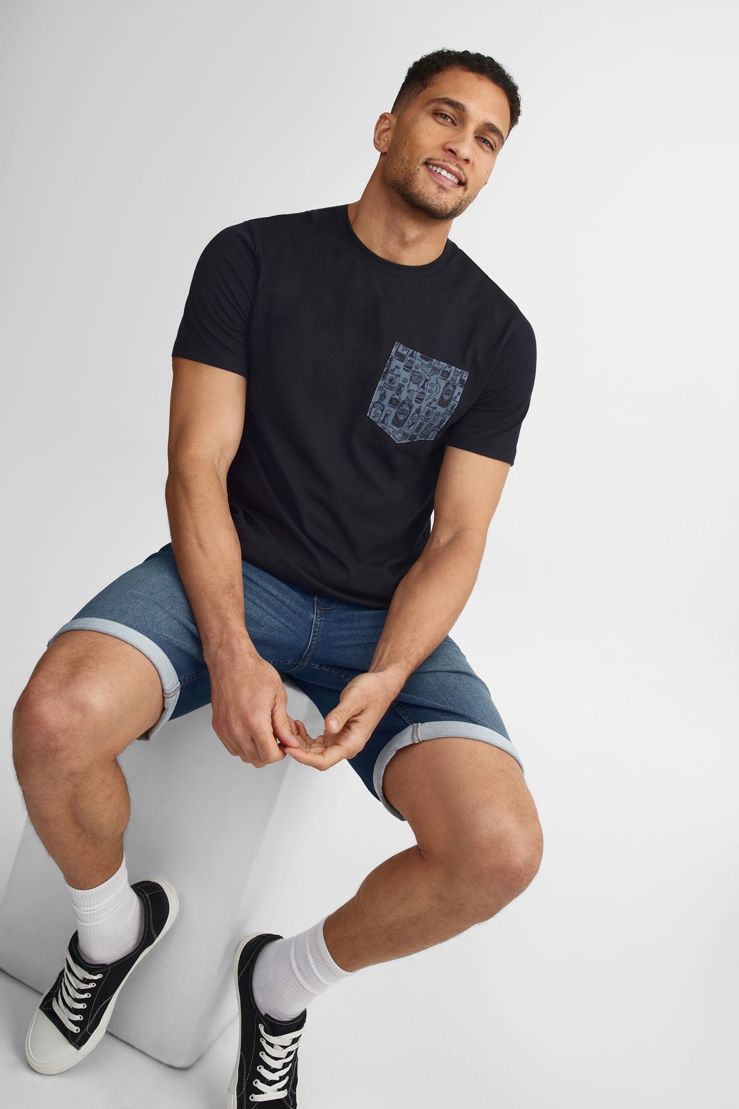 T-shirt à poche en coton, 2/30$ - Homme && NOIR