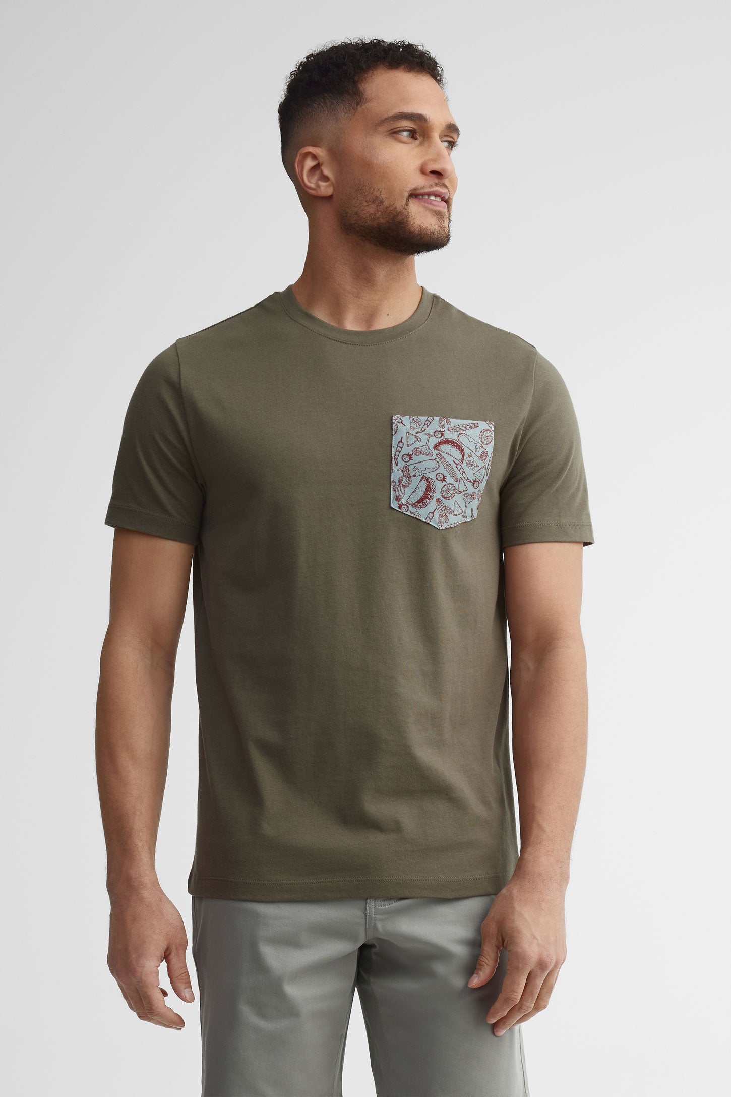 T-shirt à poche coton, 2/30$ - Homme && KAKI