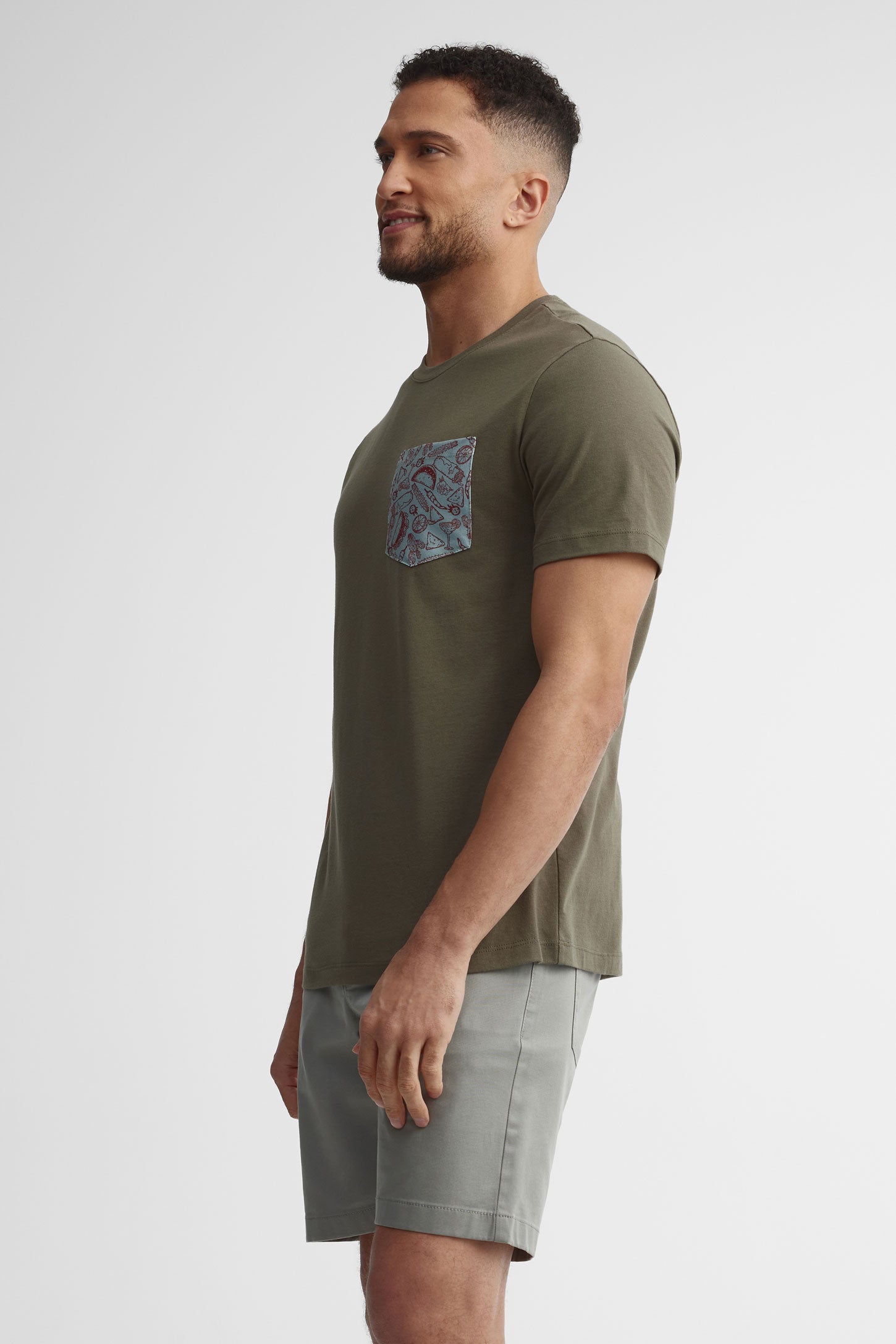 T-shirt à poche coton, 2/30$ - Homme && KAKI