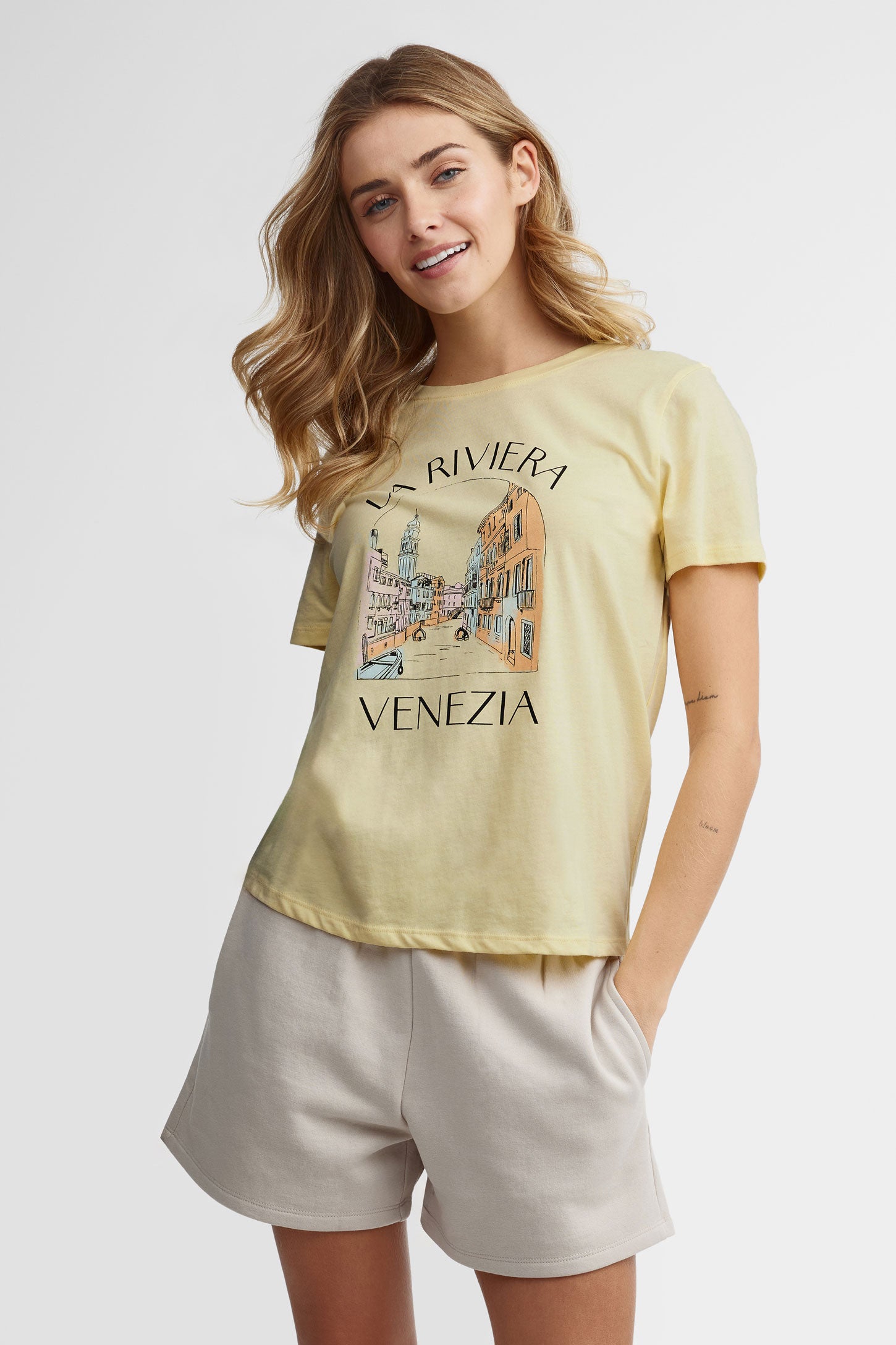Tシャツ・カットソー KAOS Woman T-Shirt Yellow Cream QPJBR004 1041 Girls Long Sleeve Yellow T Shirt - Yellow | Benetton