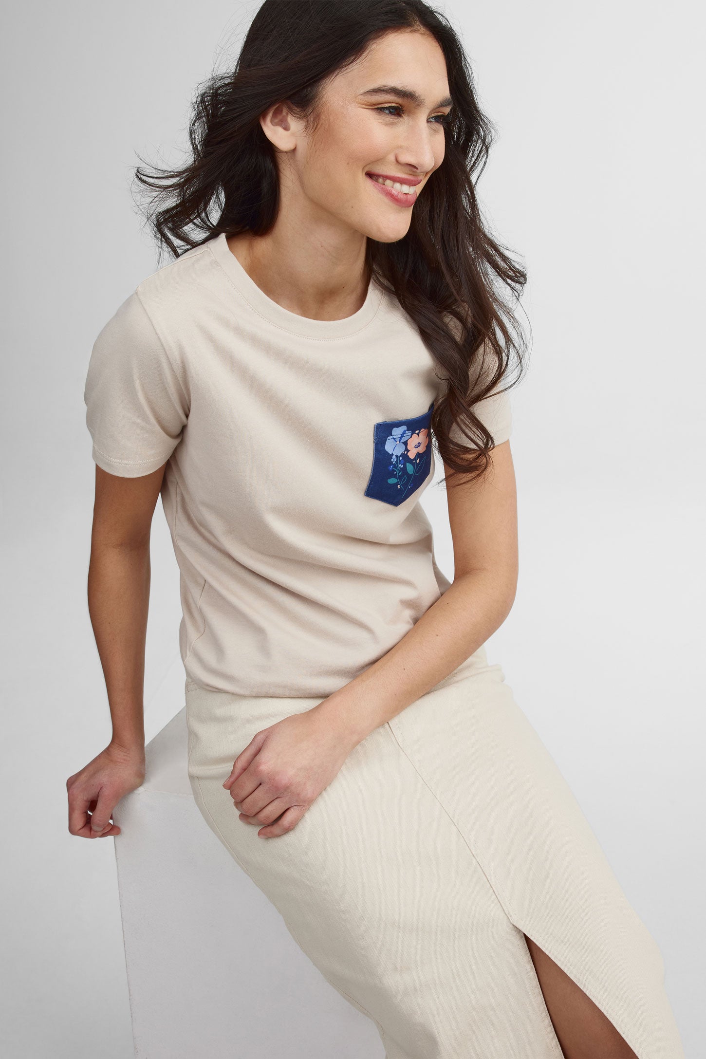 T-shirt à poche coupe droite coton, 2/30$ - Femme && BEIGE