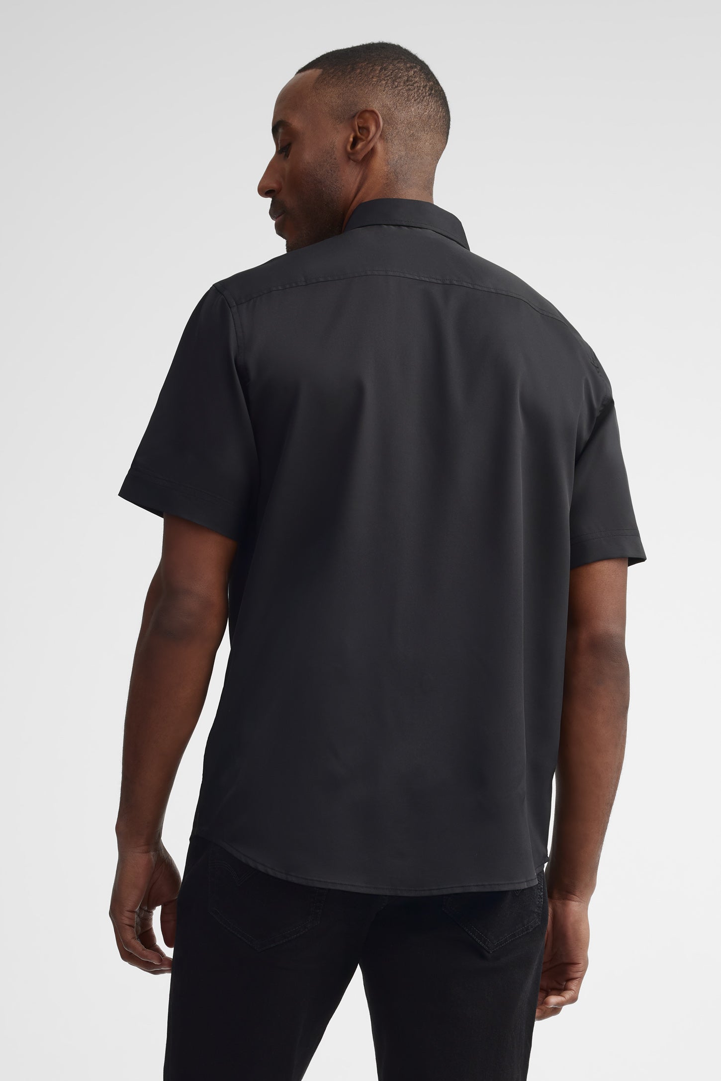 Chemise manches courtes coupe régulière microfibre - Homme && NOIR