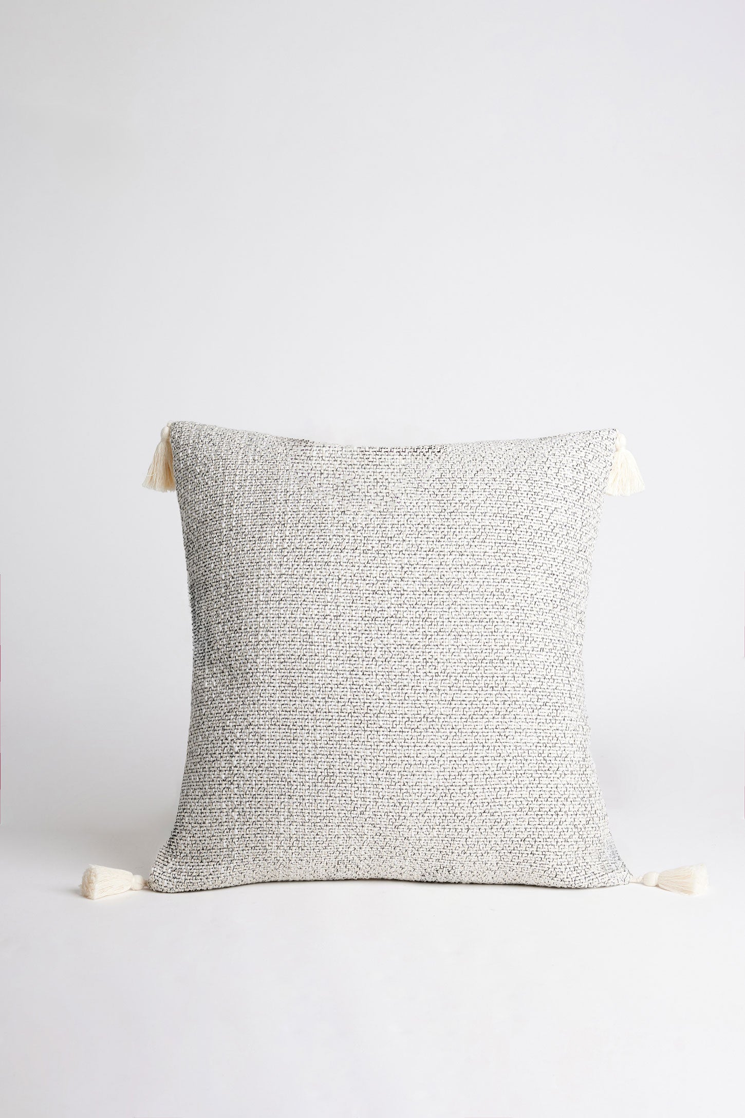 Coussin avec glands 20 x 20'' - Maison && NATUREL