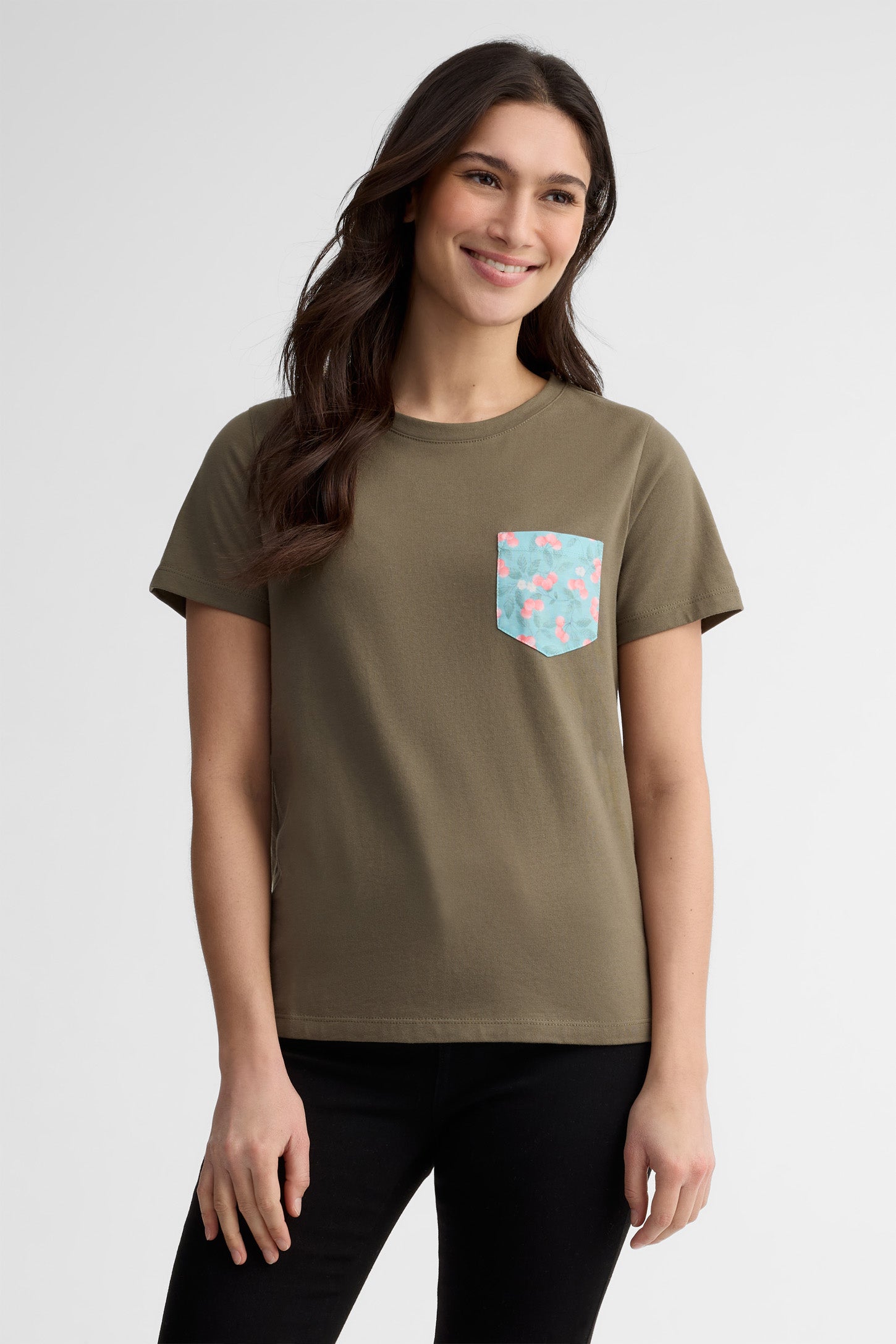 T-shirt à poche coton, 2/30$ - Femme && KAKI