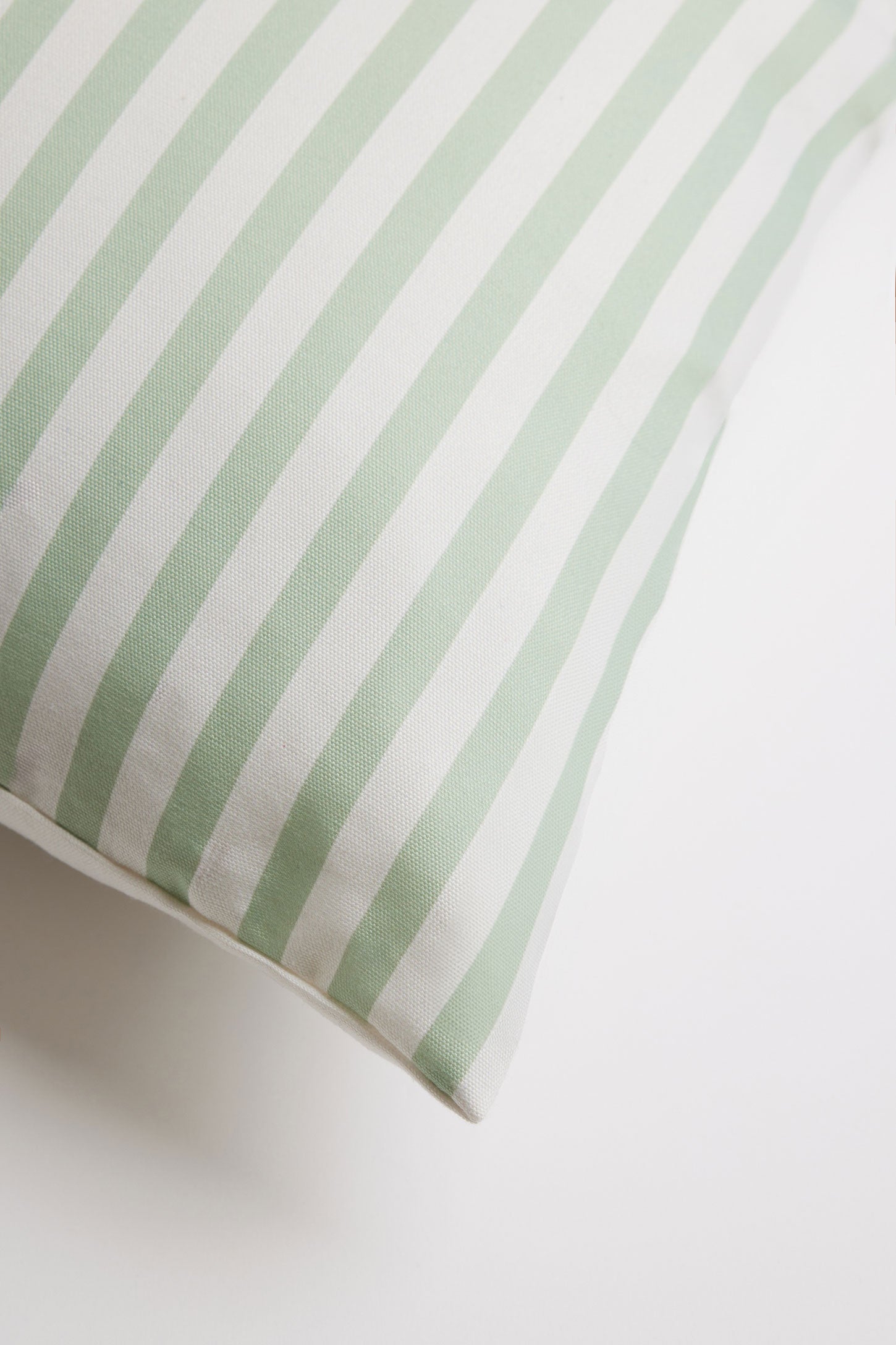 Coussin imprimé, 18 x 18'' - Maison && VERT