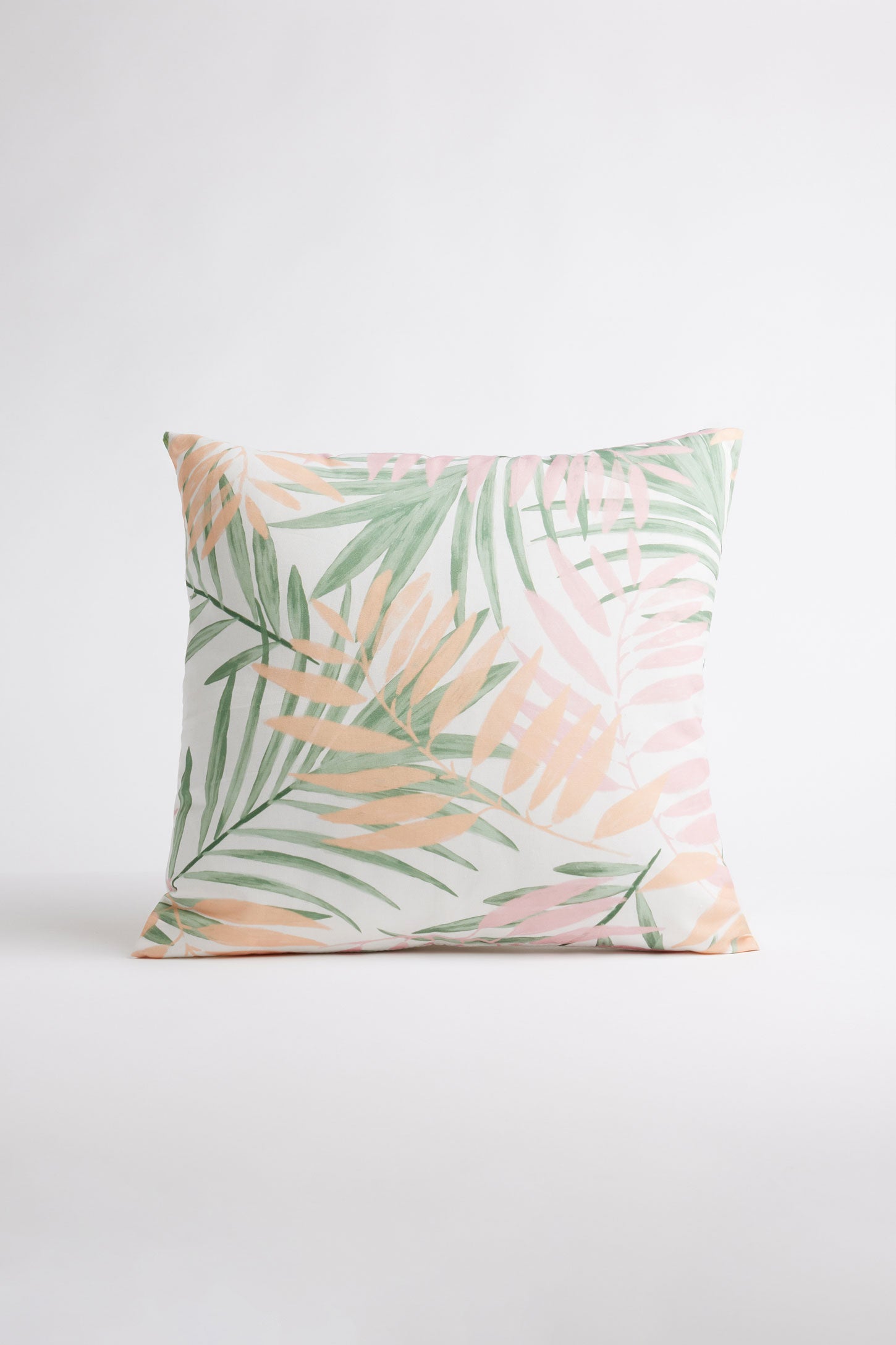 Coussin imprimé, 18 x 18'' - Maison && BLANC CASSÉ