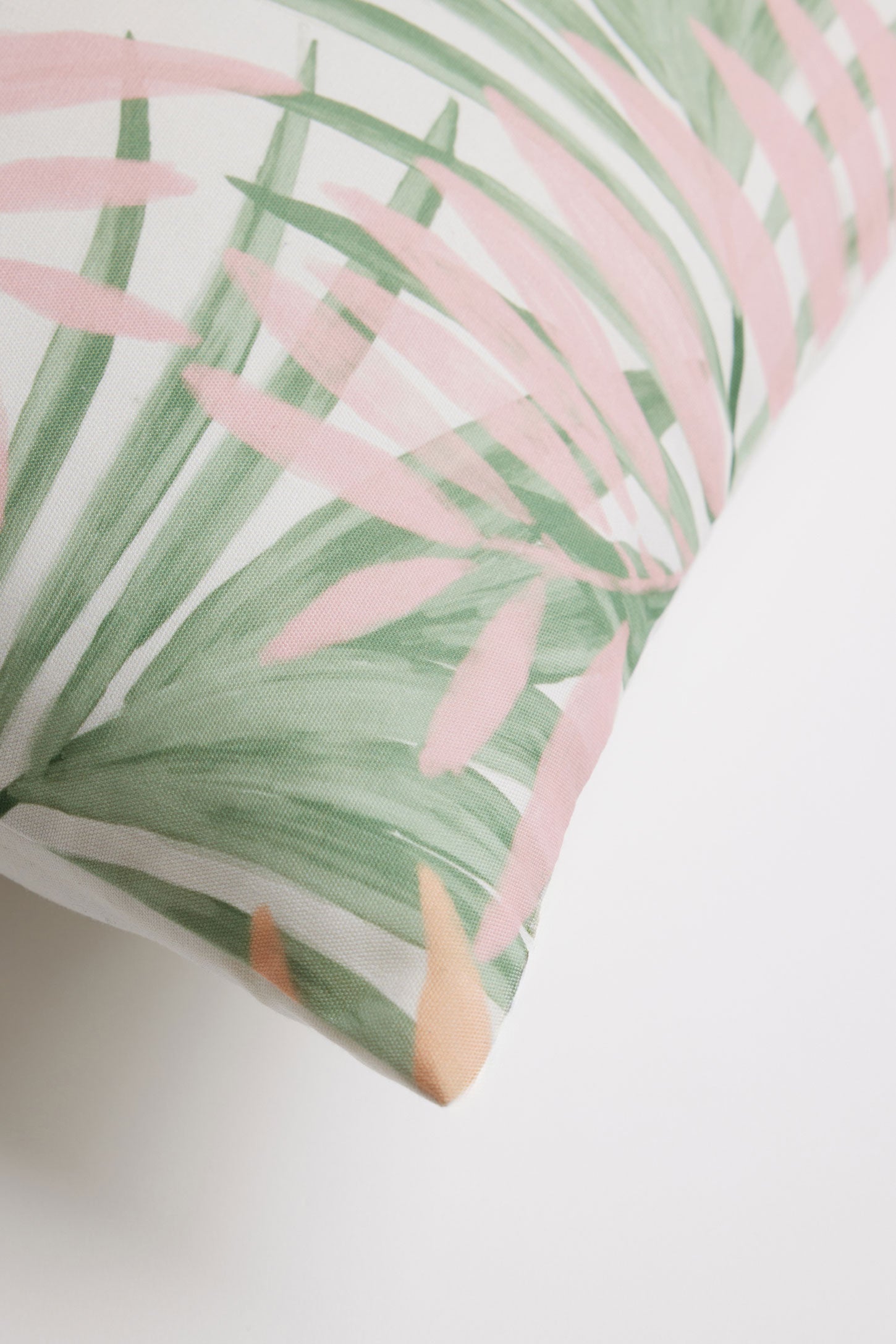 Coussin imprimé, 18 x 18'' - Maison && BLANC CASSÉ