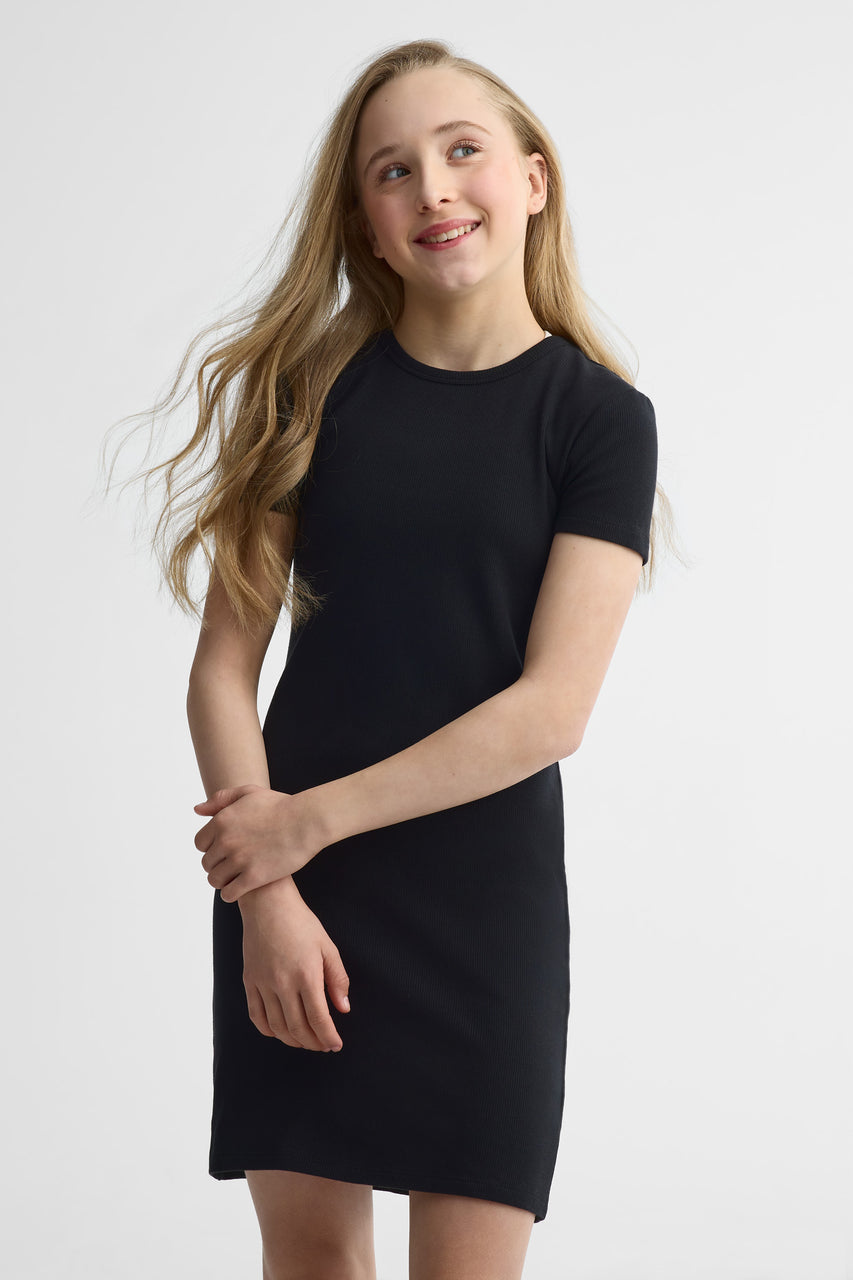 Fitted dress with short sleeves round neck Teenage girl
