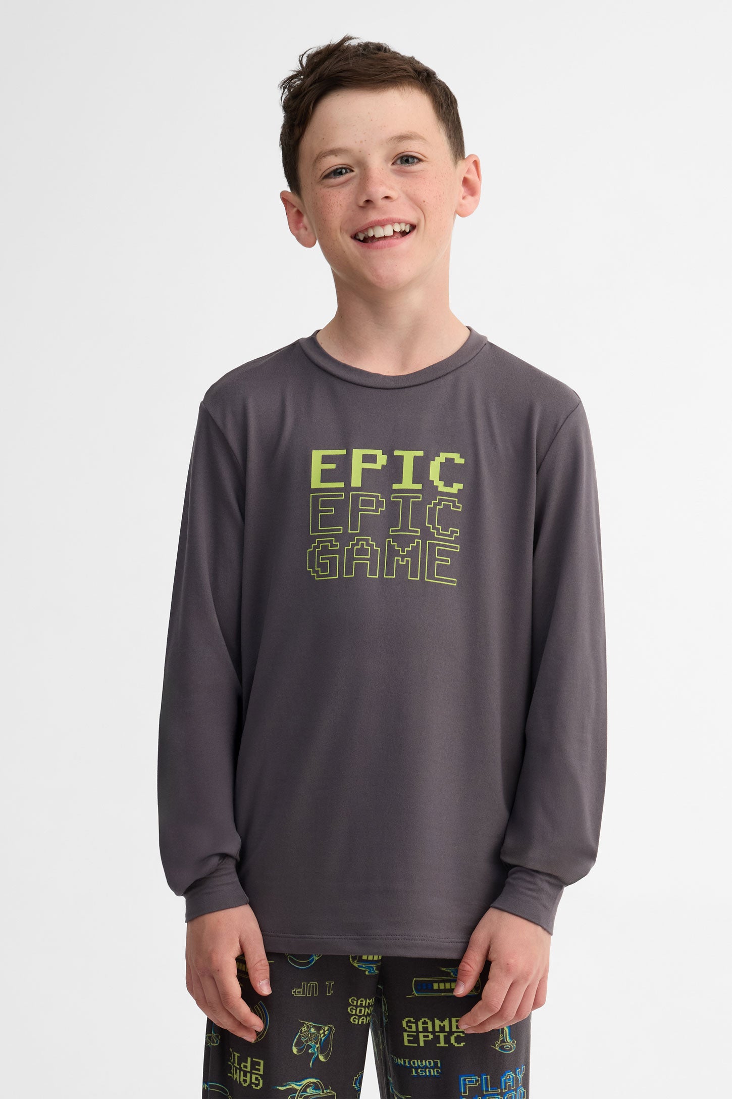 Pyjama 2-pièces, 2/40$ - Ado garçon && CHARBON