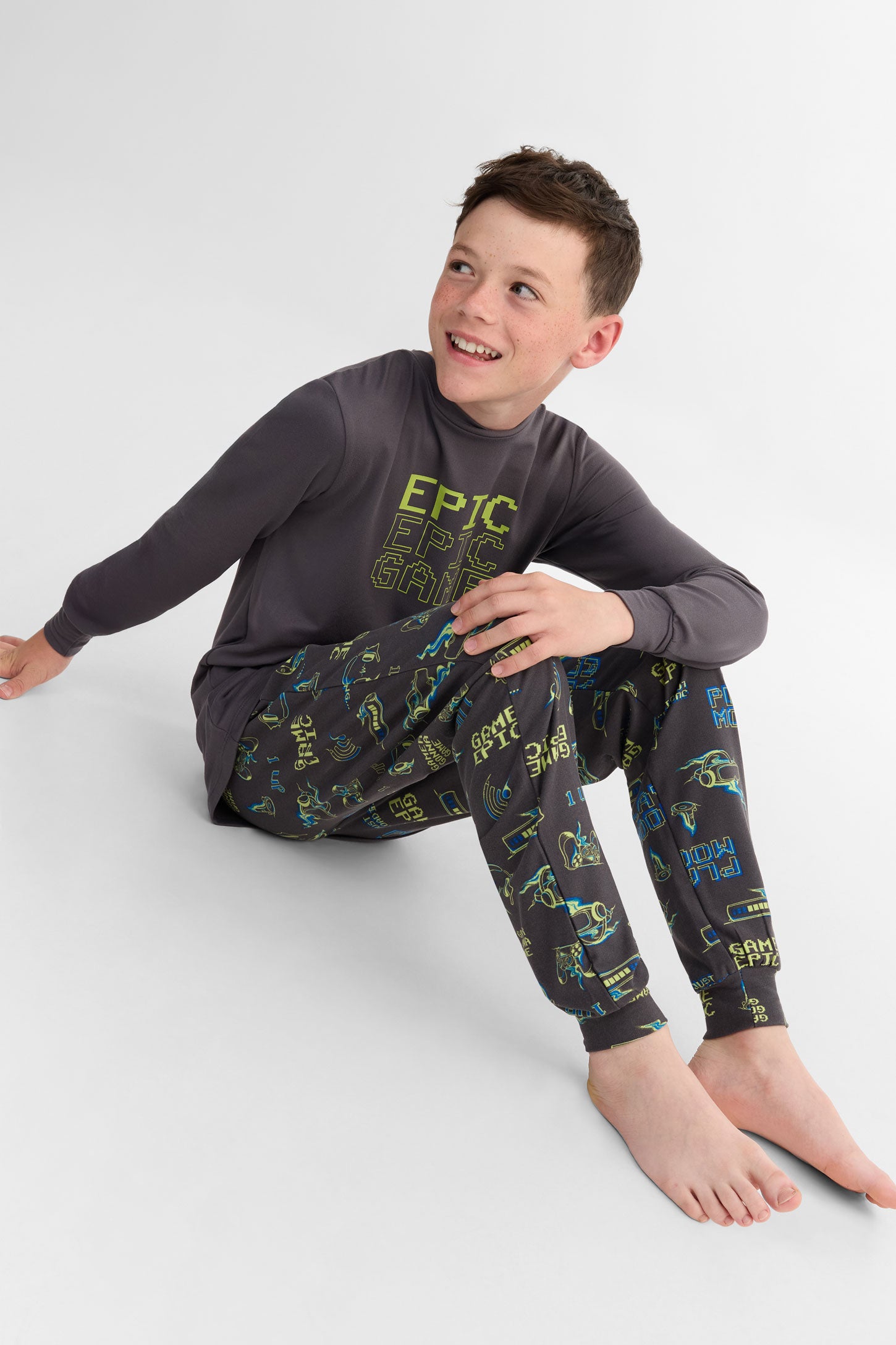 Pyjama 2-pièces, 2/40$ - Ado garçon && CHARBON