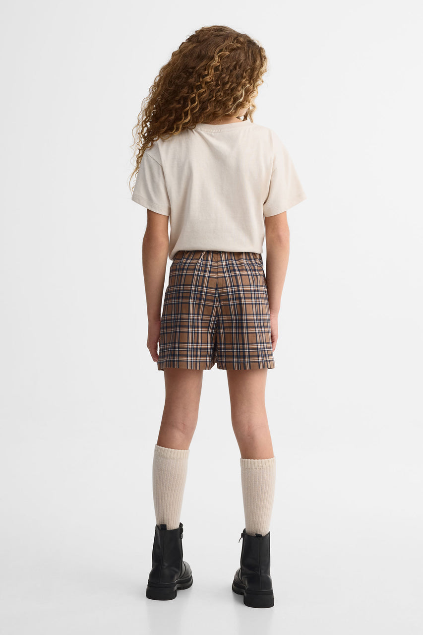 Short pleated skirt Teenage girl