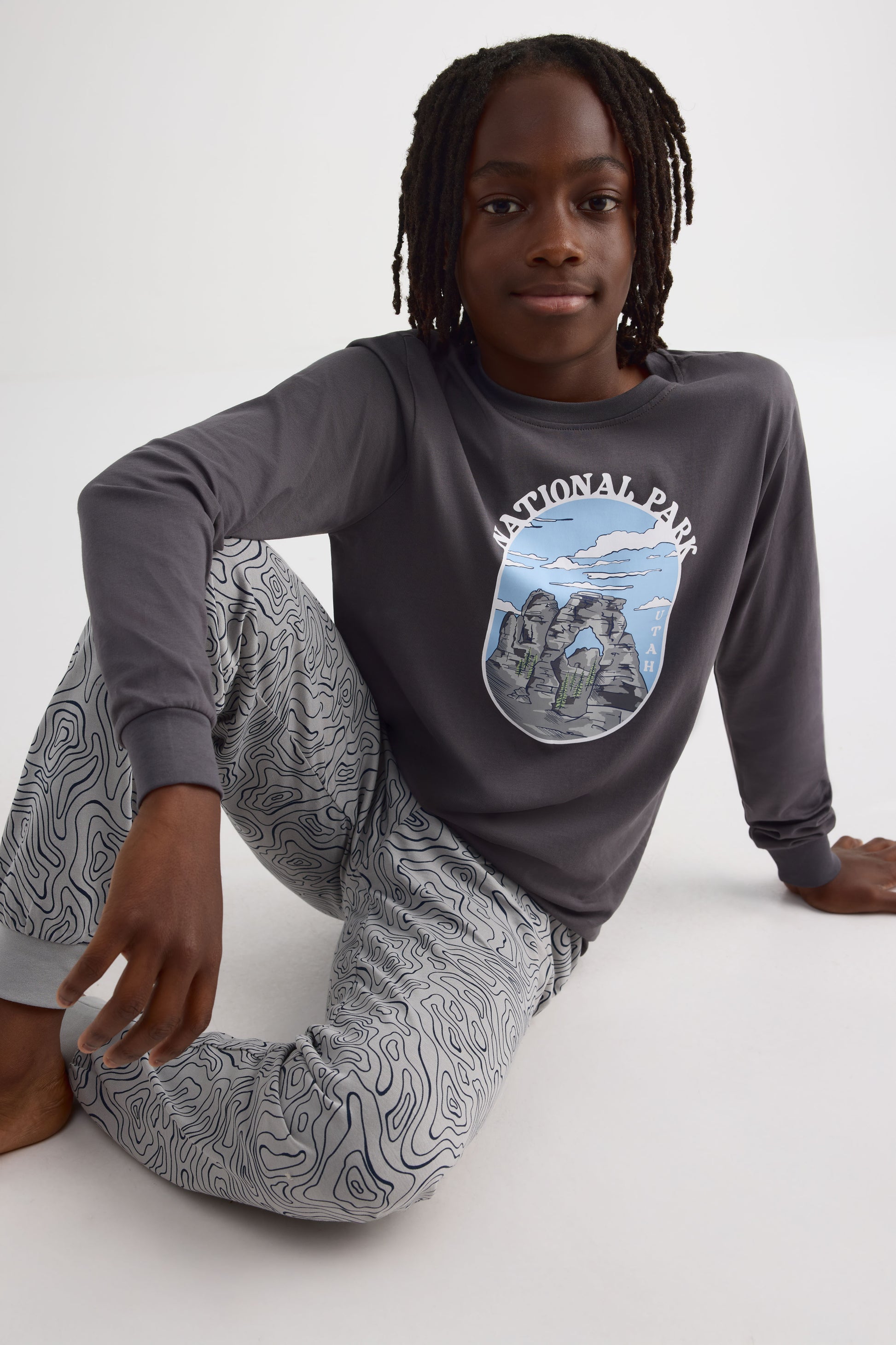 Pyjama 2 pièces graphique 2/40$ – Ado garçon && CHARBON