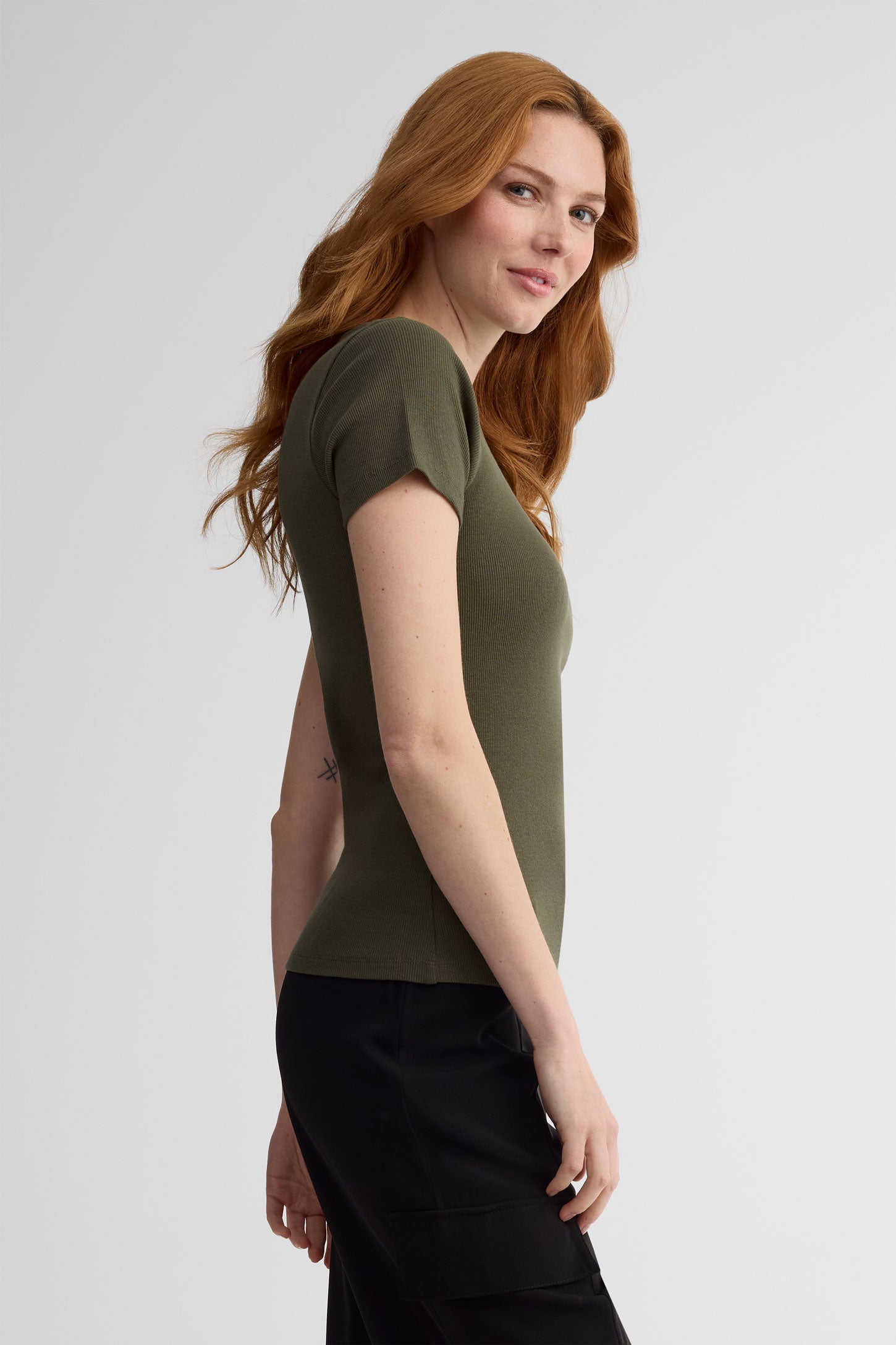 T-shirt col rond côtelé - Femme && KAKI