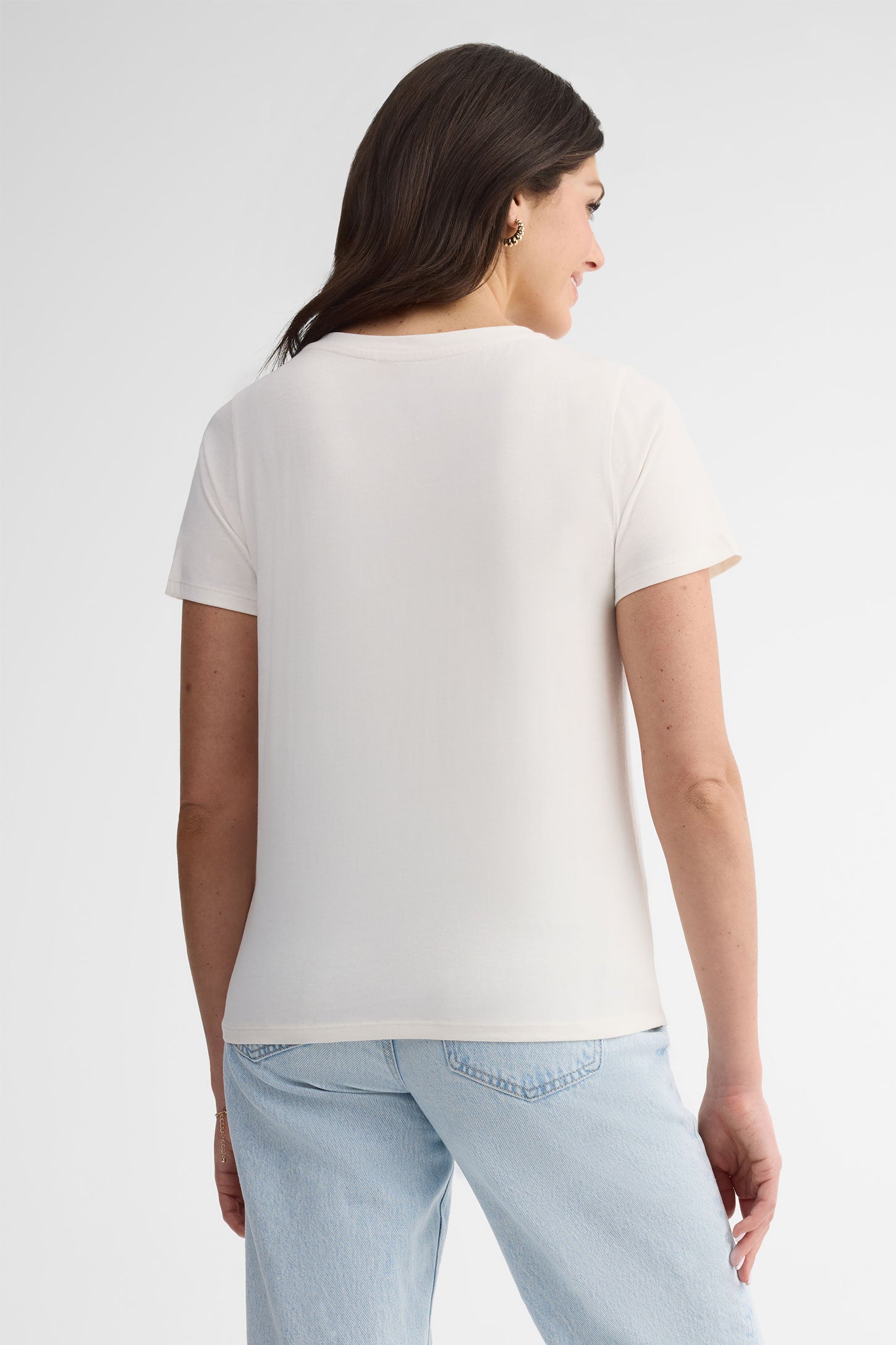 T-shirt col V en coton, 2/30$ - Femme && BLANC CASSÉ