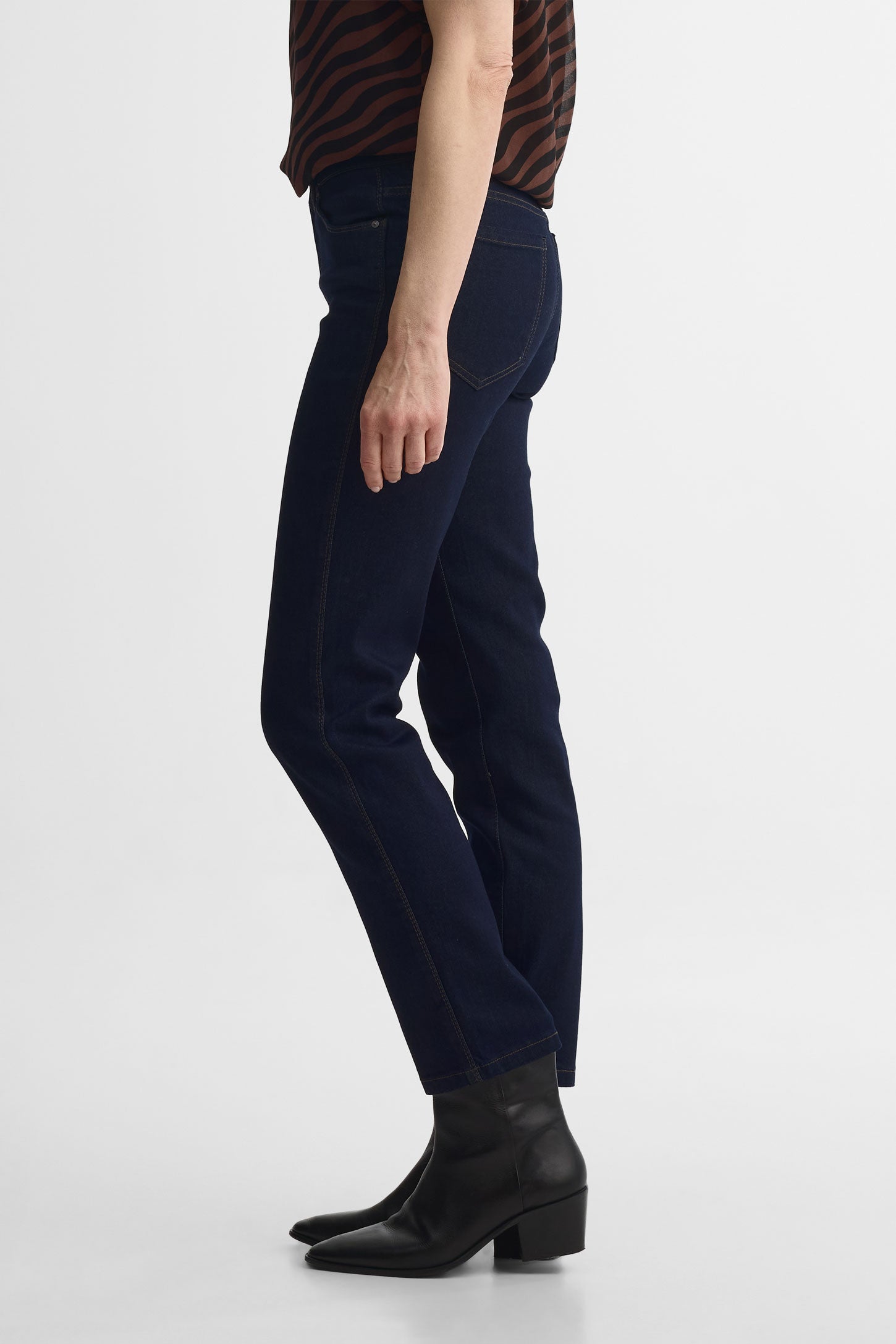Jeans taille moyenne ajustés – Femme && DENIM FONCE