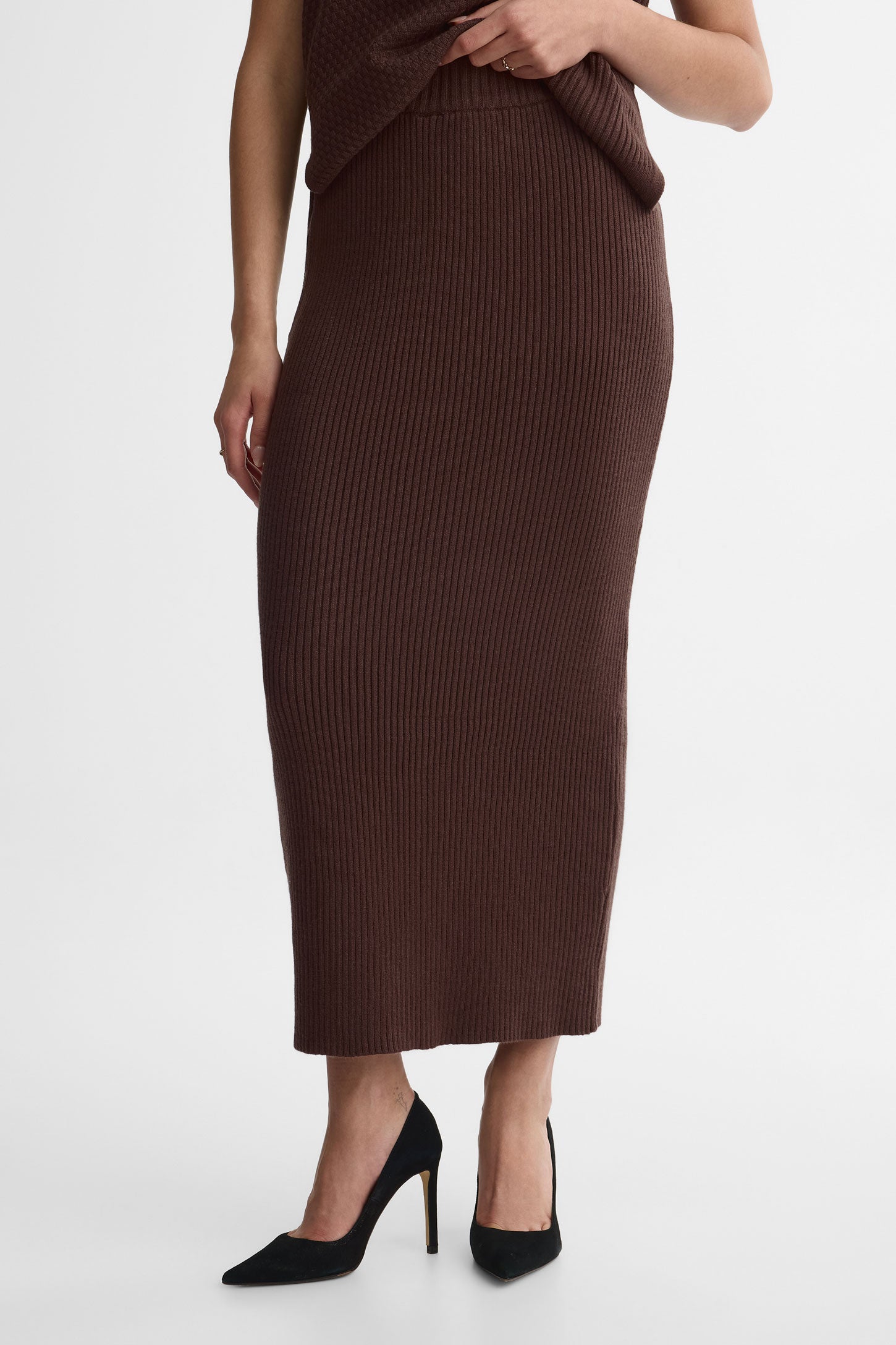 Jupe midi ajustée en tricot – Femme && BRUN FONCE