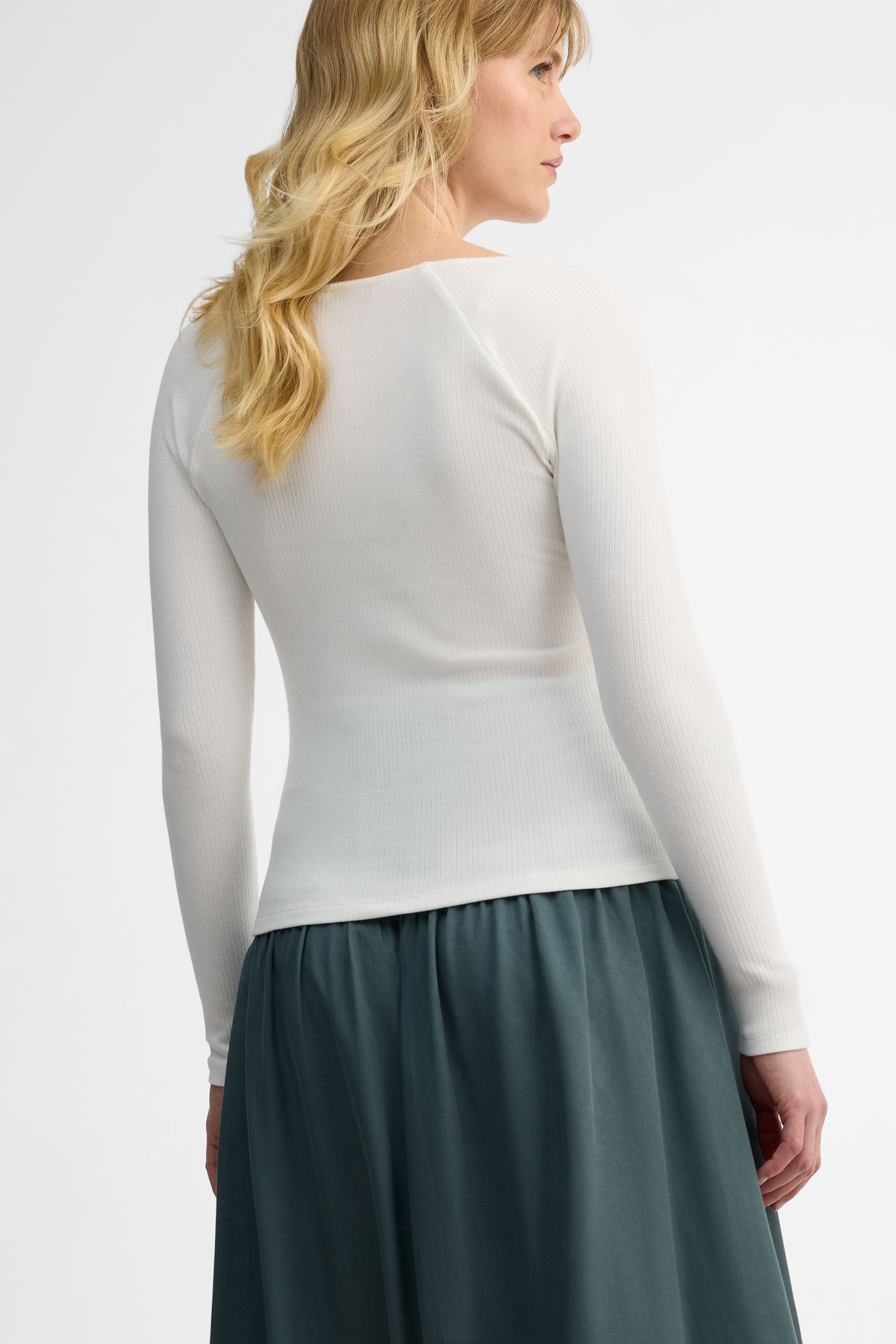 Chandail col en cœur coupe ajustée - Femme && BLANC CASSÉ