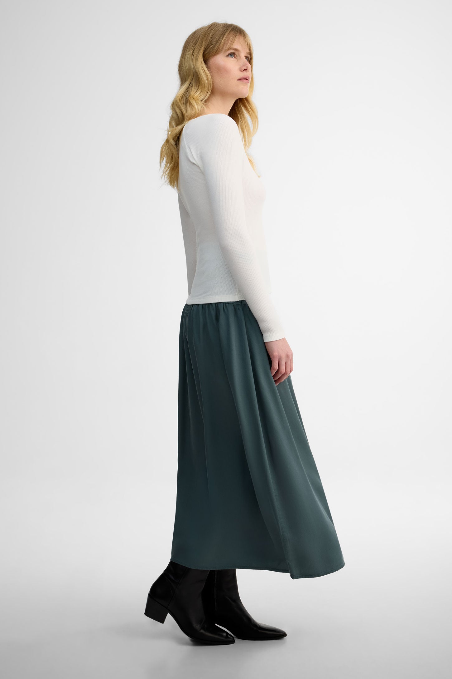 Chandail col en cœur coupe ajustée - Femme && BLANC CASSÉ