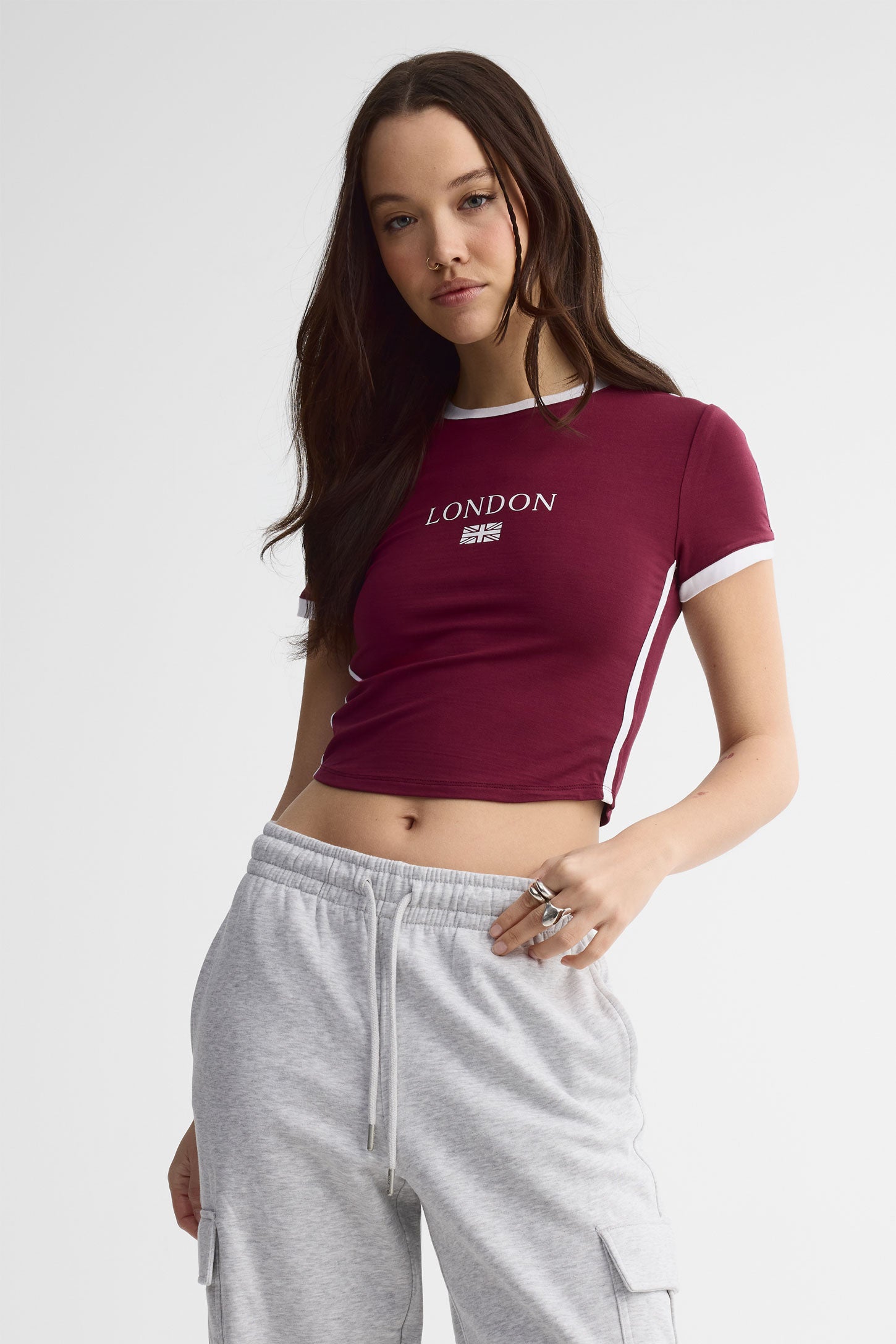 T-shirt ajusté et écourté - Femme && ROUGE/MULTI