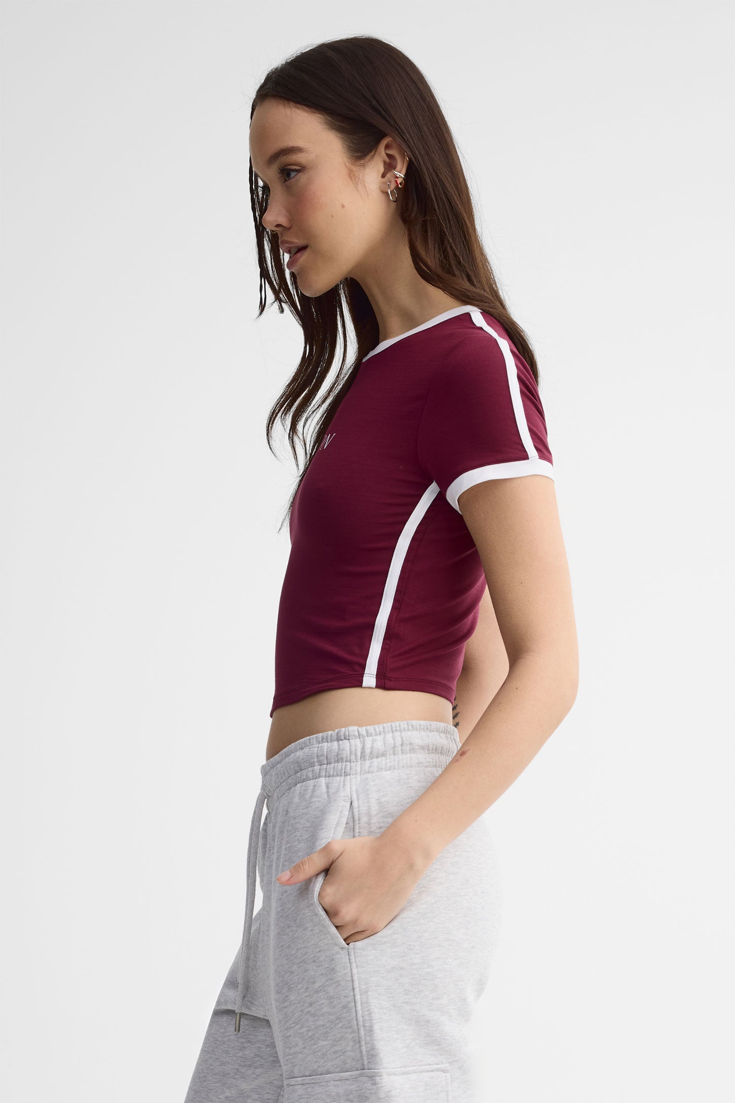 T-shirt ajusté et écourté - Femme && ROUGE/MULTI
