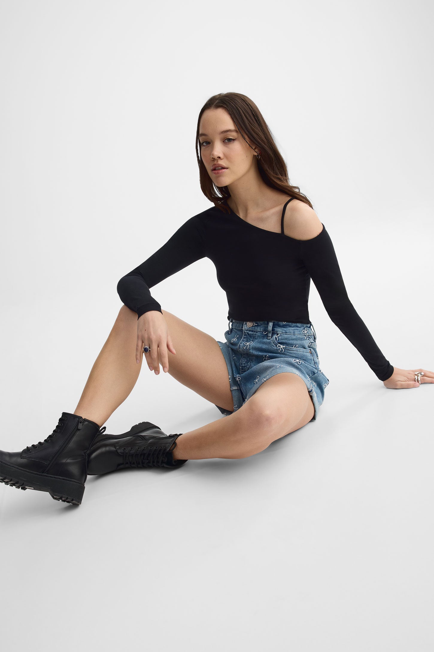 Chandail col asymétrique - Femme && NOIR