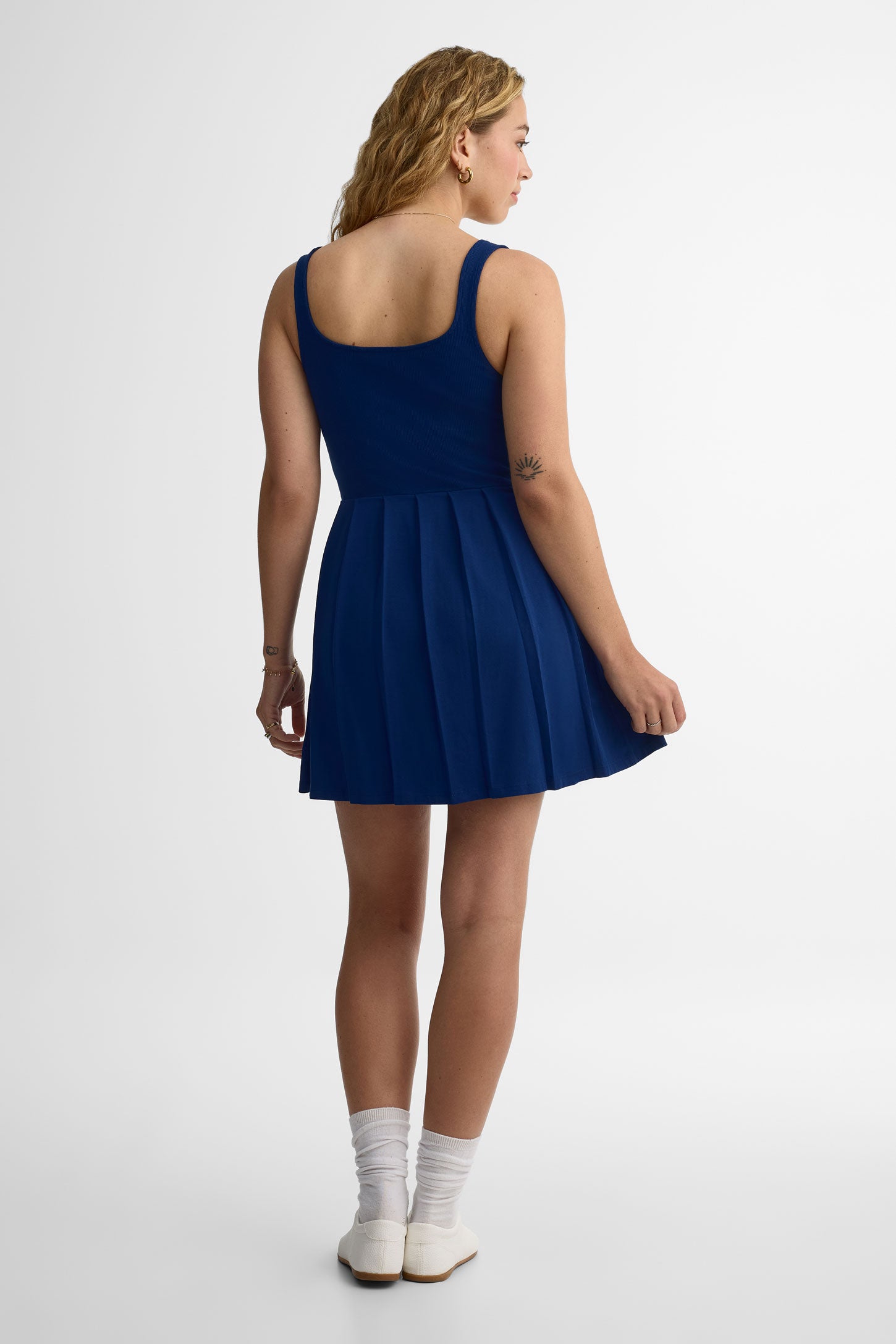 Robe plissée col carré – Jeune femme && BLEU FONCE