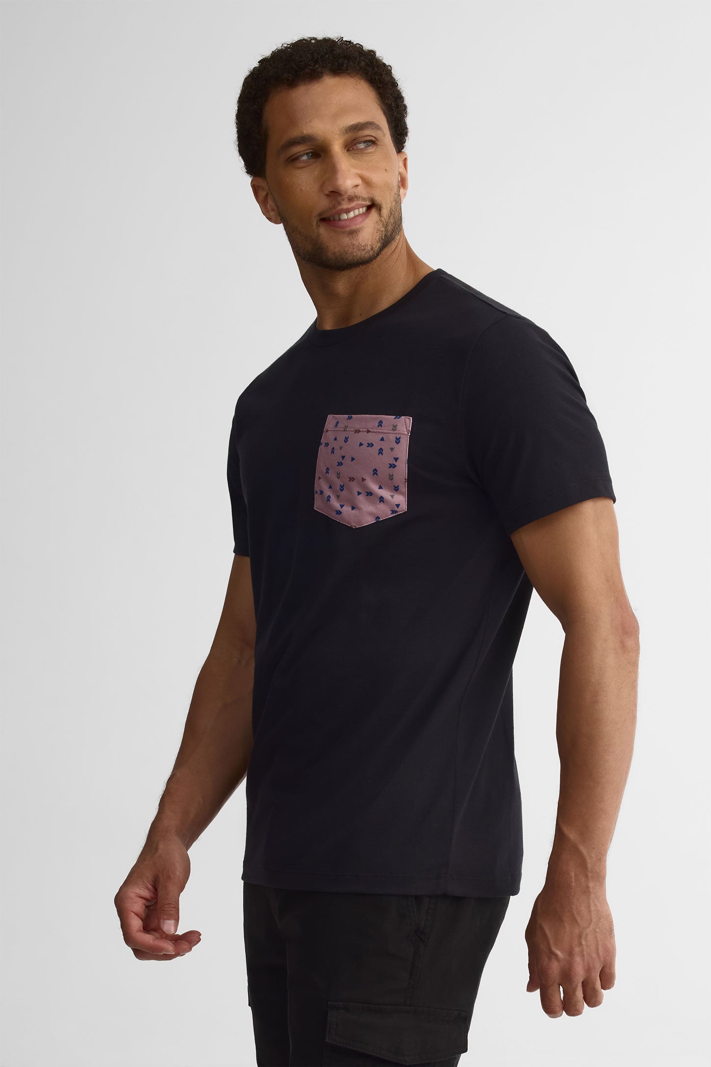 T-shirt col rond avec poche, 2/30$ - Homme && NOIR