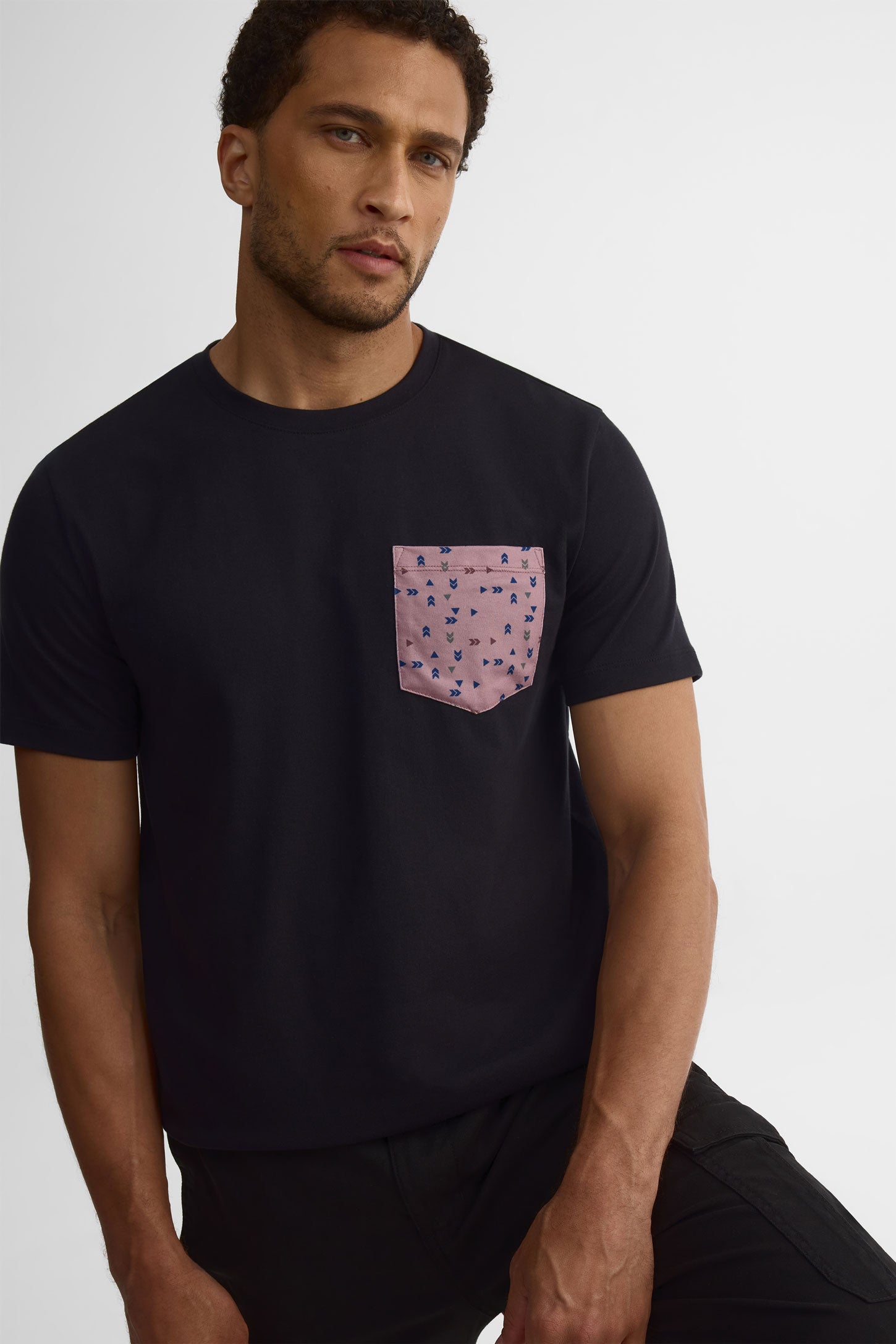 T-shirt col rond avec poche, 2/30$ - Homme && NOIR