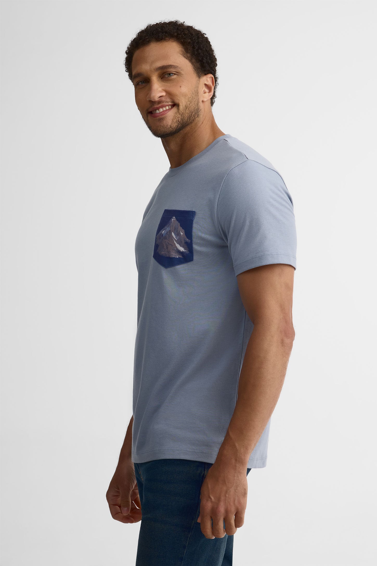 Chandail col rond avec poche, 2/30$ - Homme && GRIS