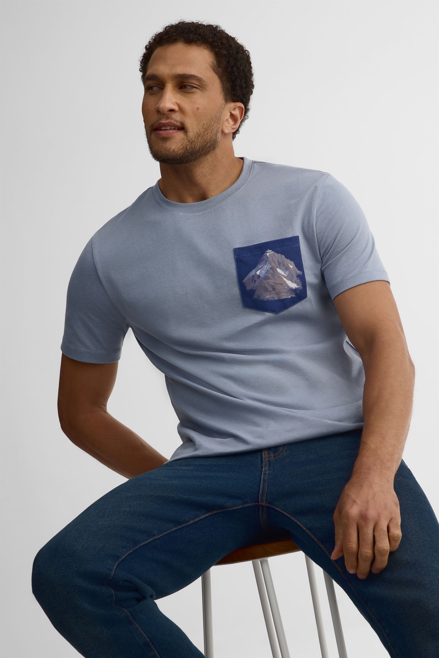 Chandail col rond avec poche, 2/30$ - Homme && GRIS