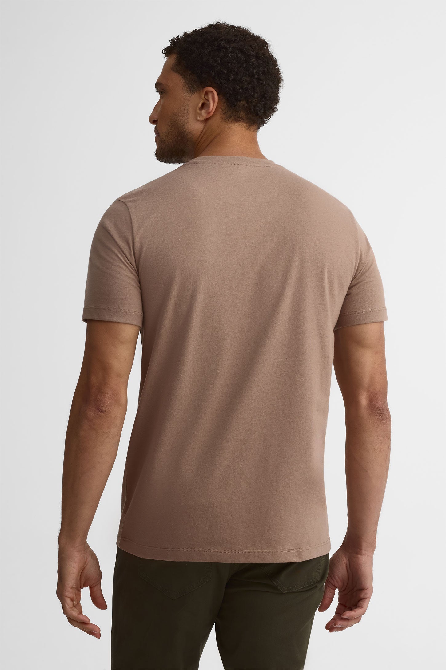Chandail col rond avec poche, 2/30$ - Homme && TAUPE