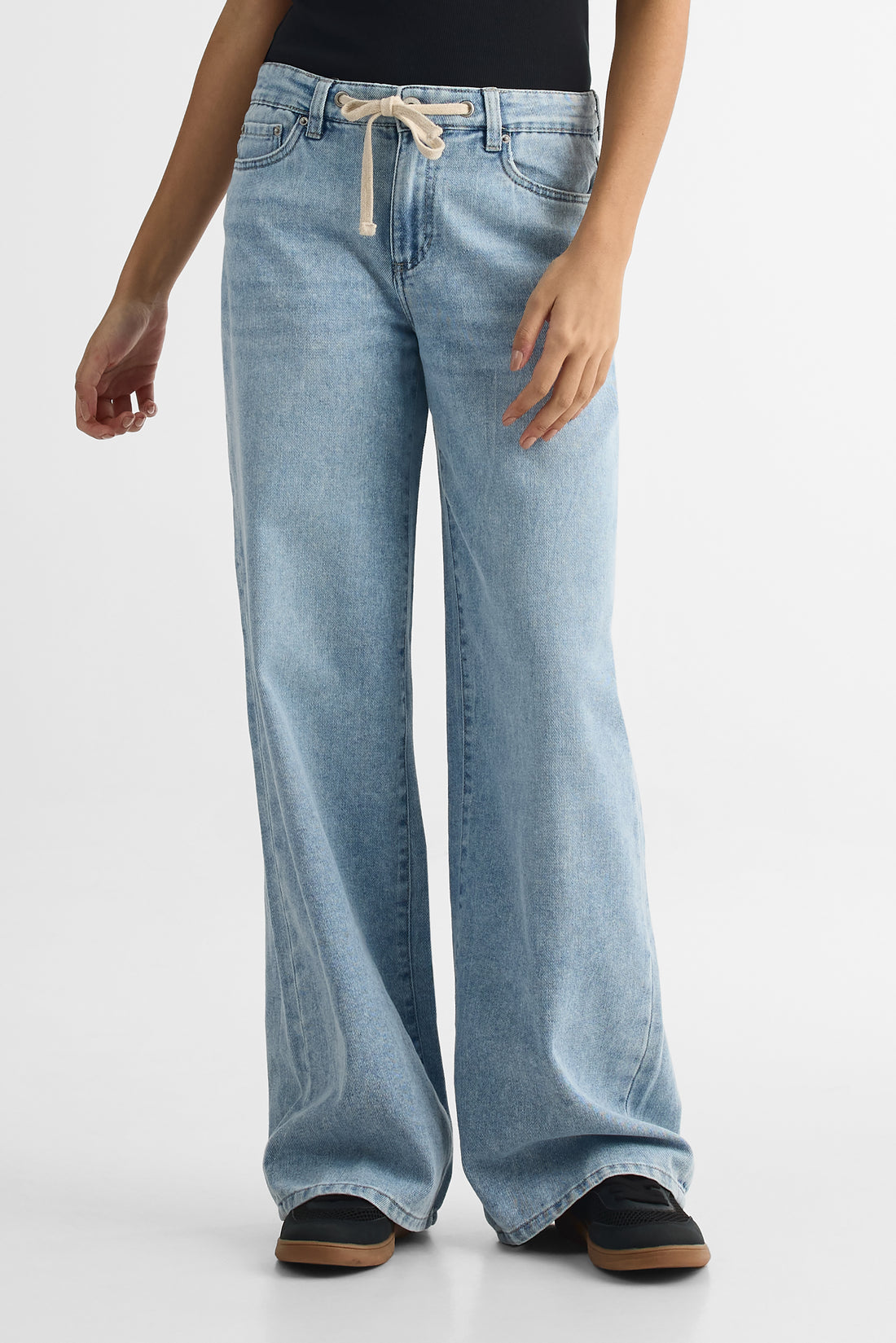 Pantalon denim semi-haut avec cordon ajustable – Femme && DENIM PALE