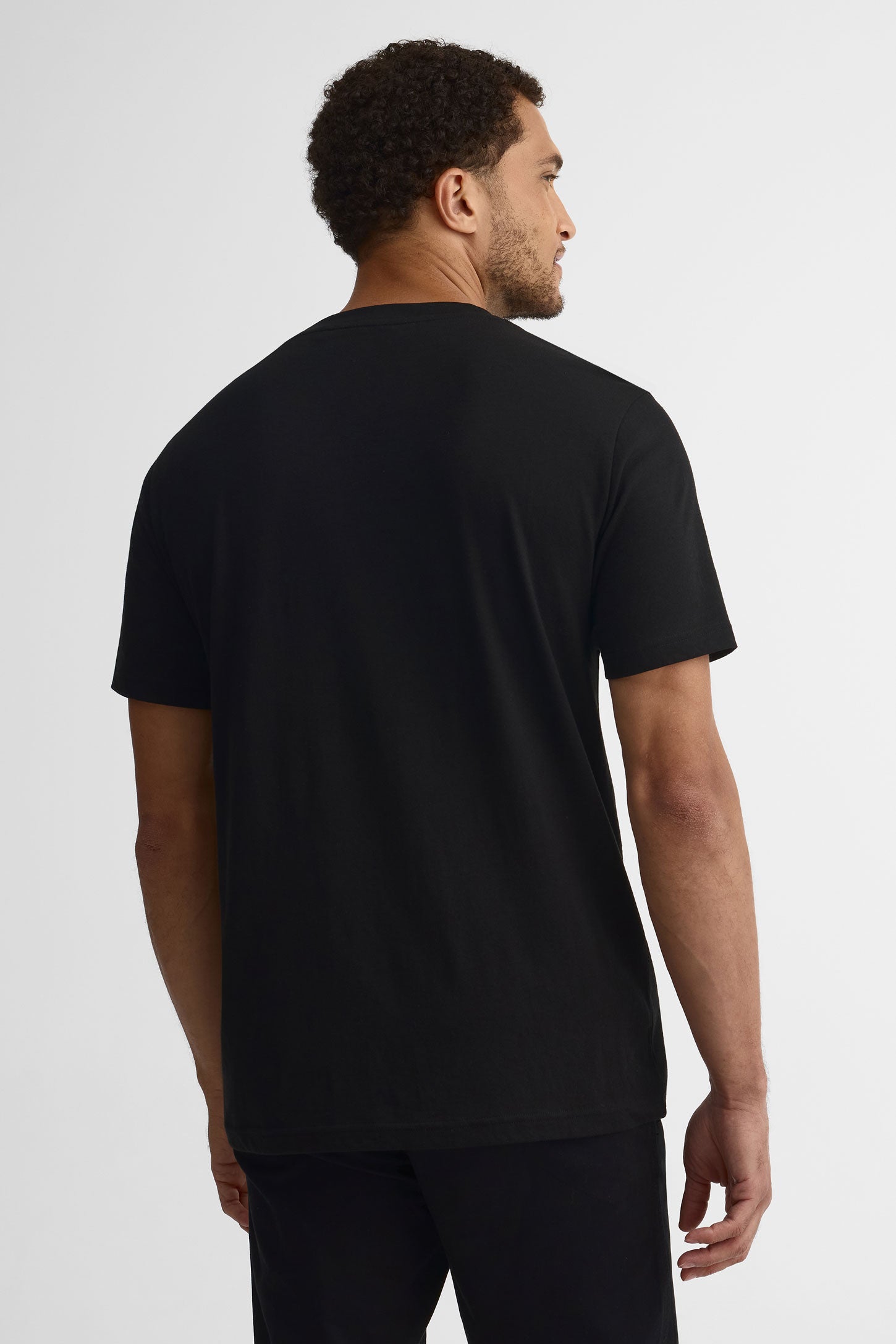 T-shirt col rond à poche, 2/30$ - Homme && NOIR