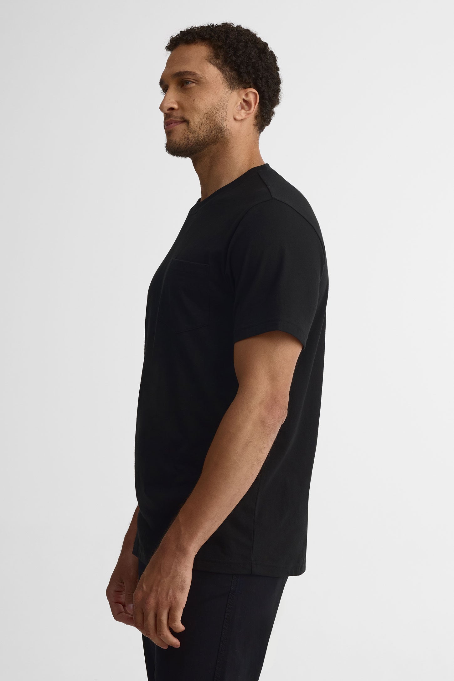 T-shirt col rond à poche, 2/30$ - Homme && NOIR