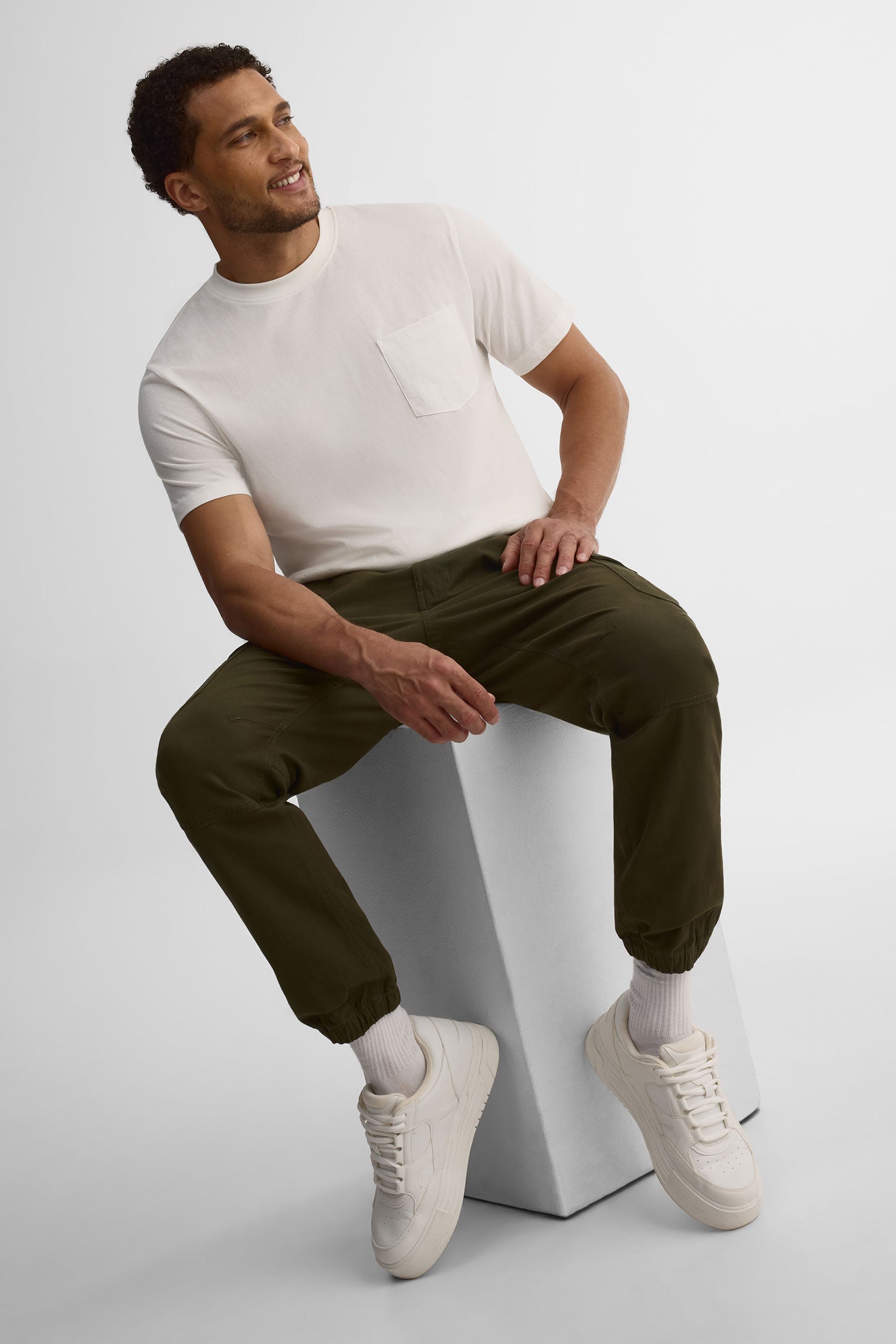 T-shirt col rond à poche, 2/30$ - Homme && BLANC