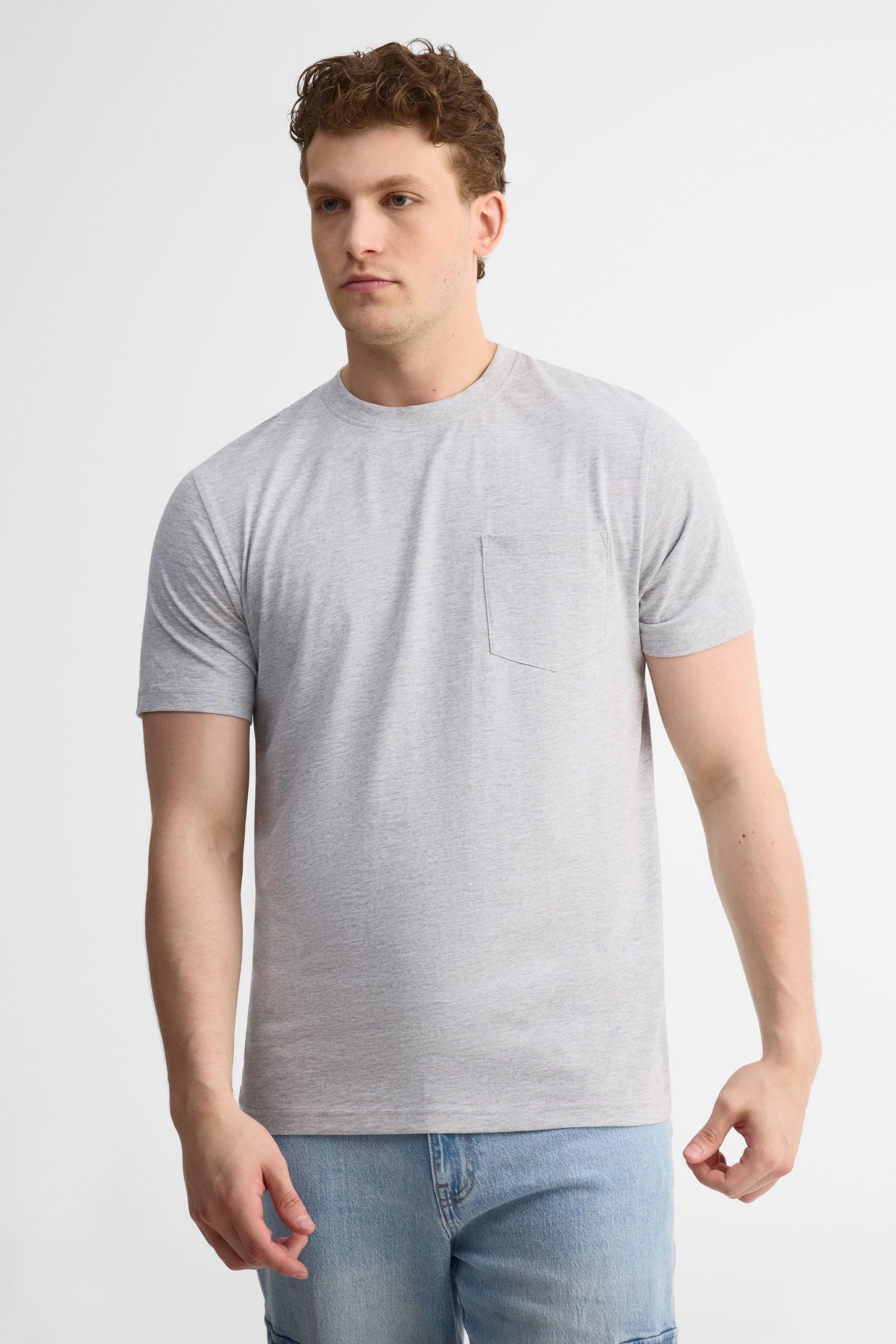 T-shirt col rond à poche, 2/30$ - Homme && GRIS MIXTE
