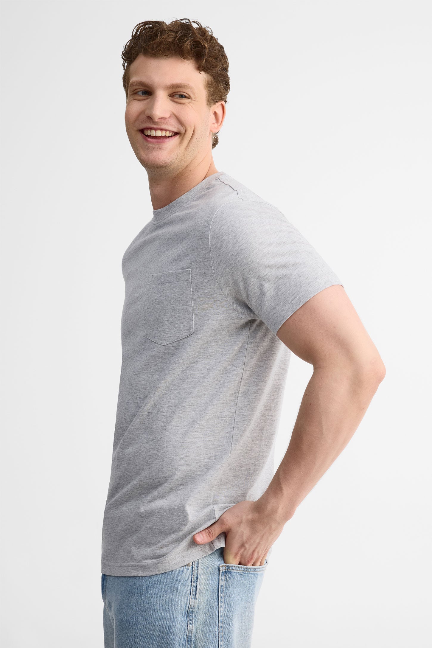 T-shirt col rond à poche, 2/30$ - Homme && GRIS MIXTE