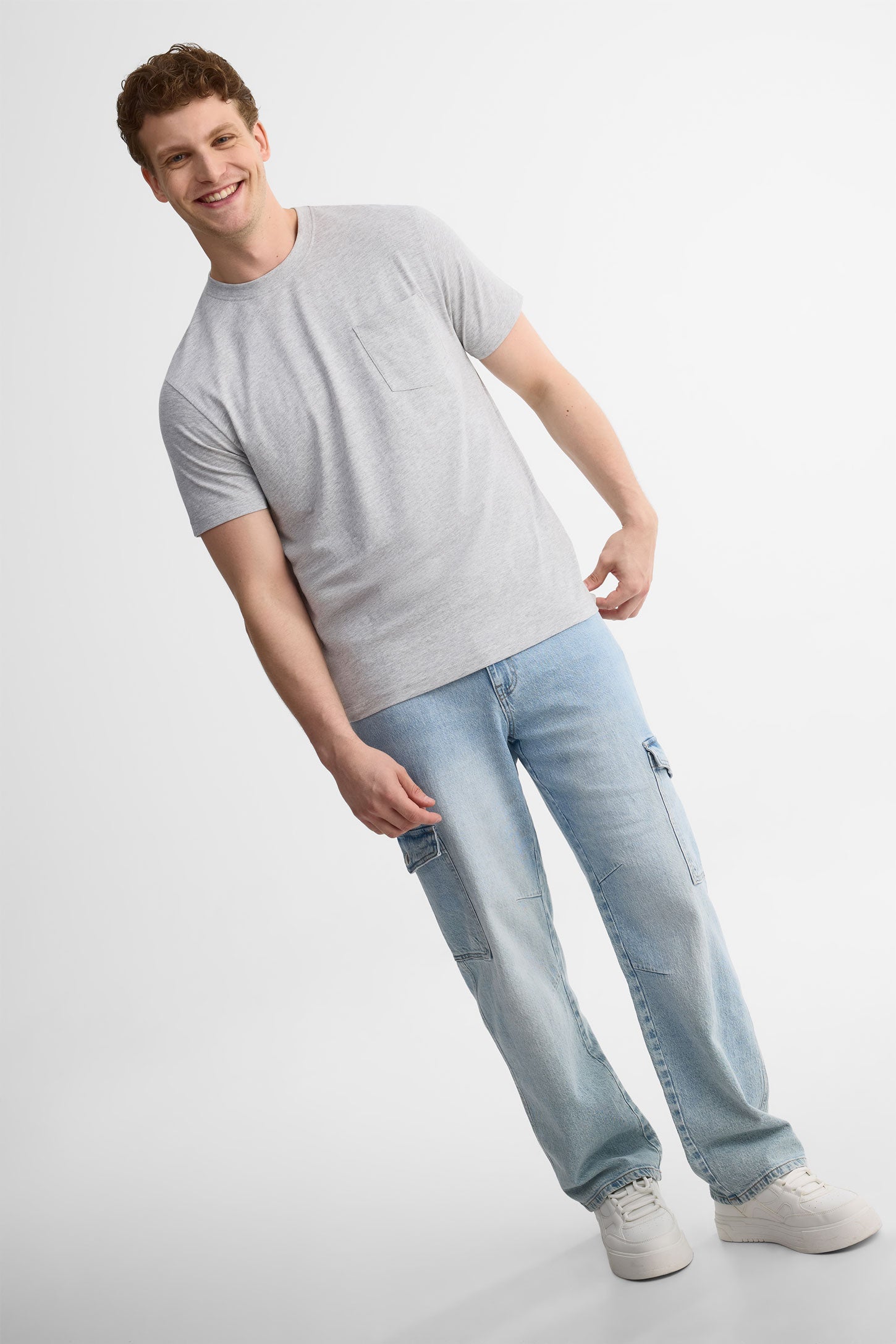 T-shirt col rond à poche, 2/30$ - Homme && GRIS MIXTE