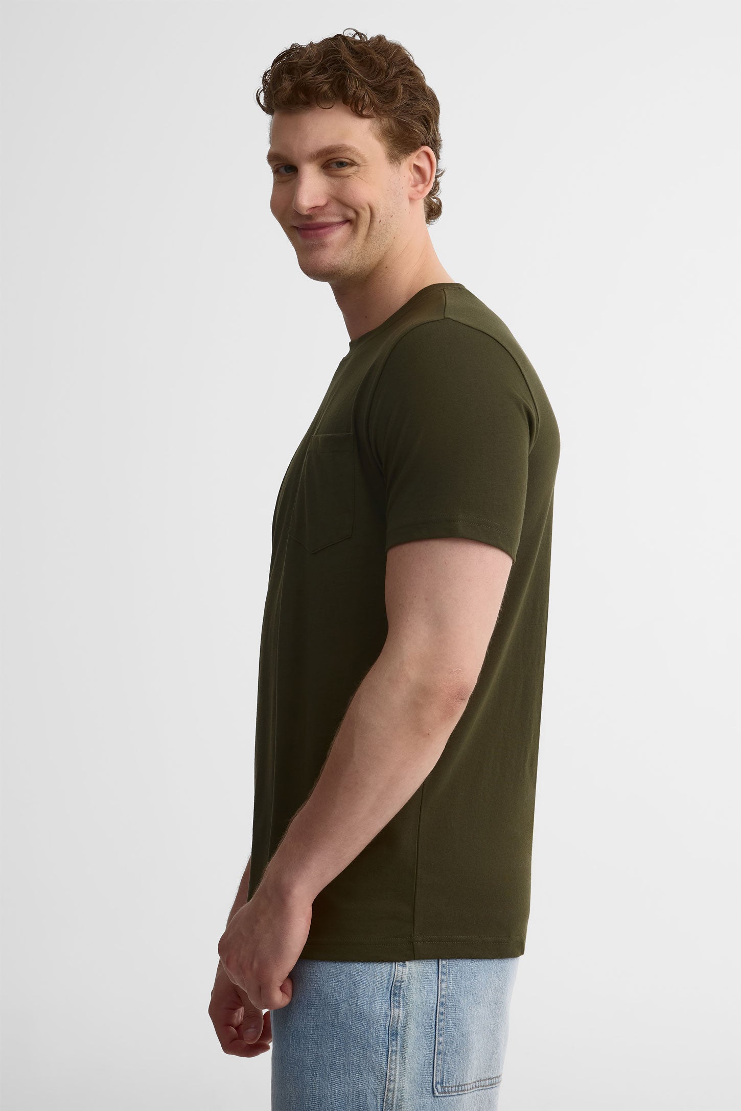 T-shirt col rond à poche, 2/30$ - Homme && VERT FONCE