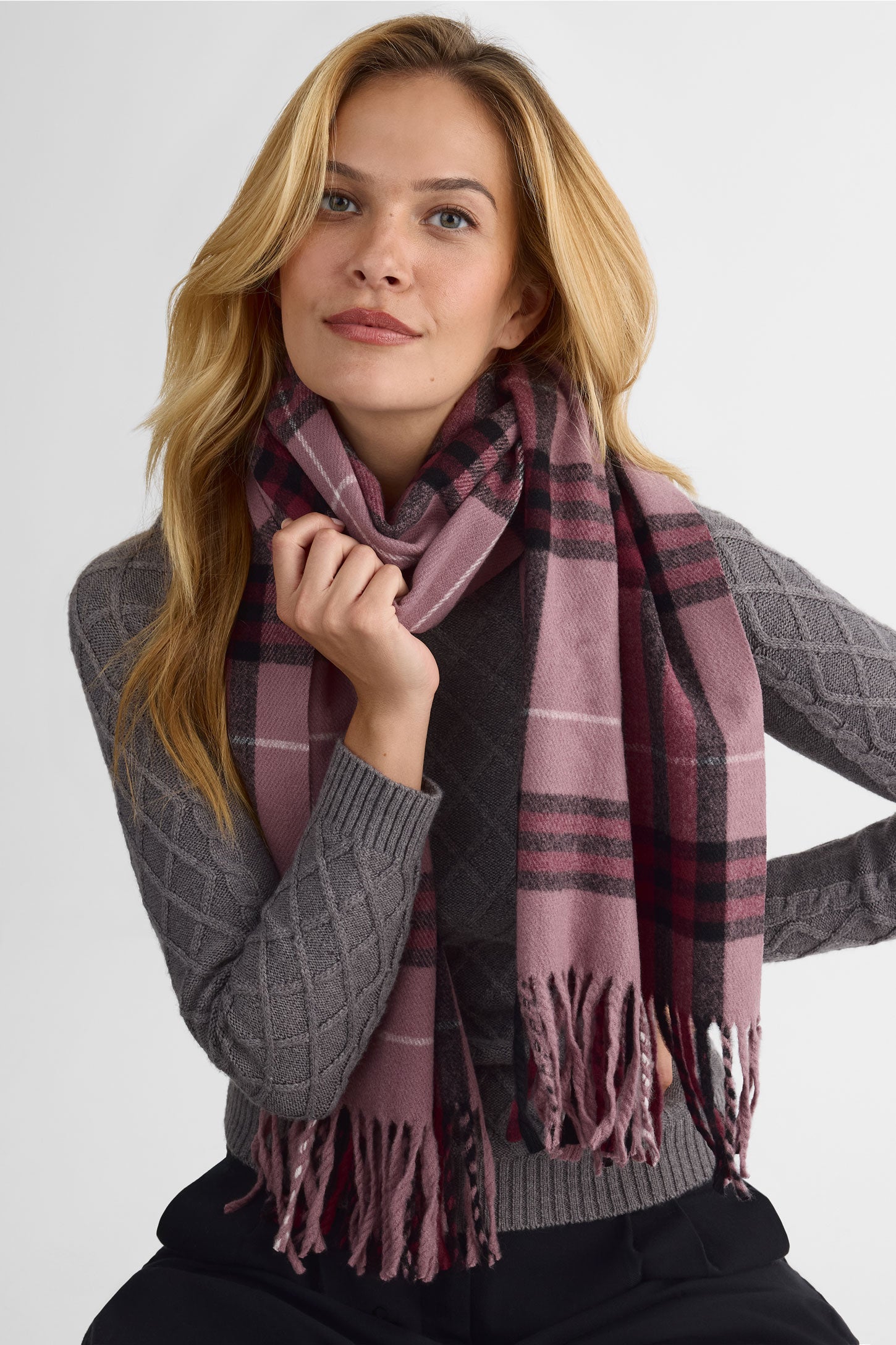 Foulard en tricot à motif carreaux – Femme && RAISIN